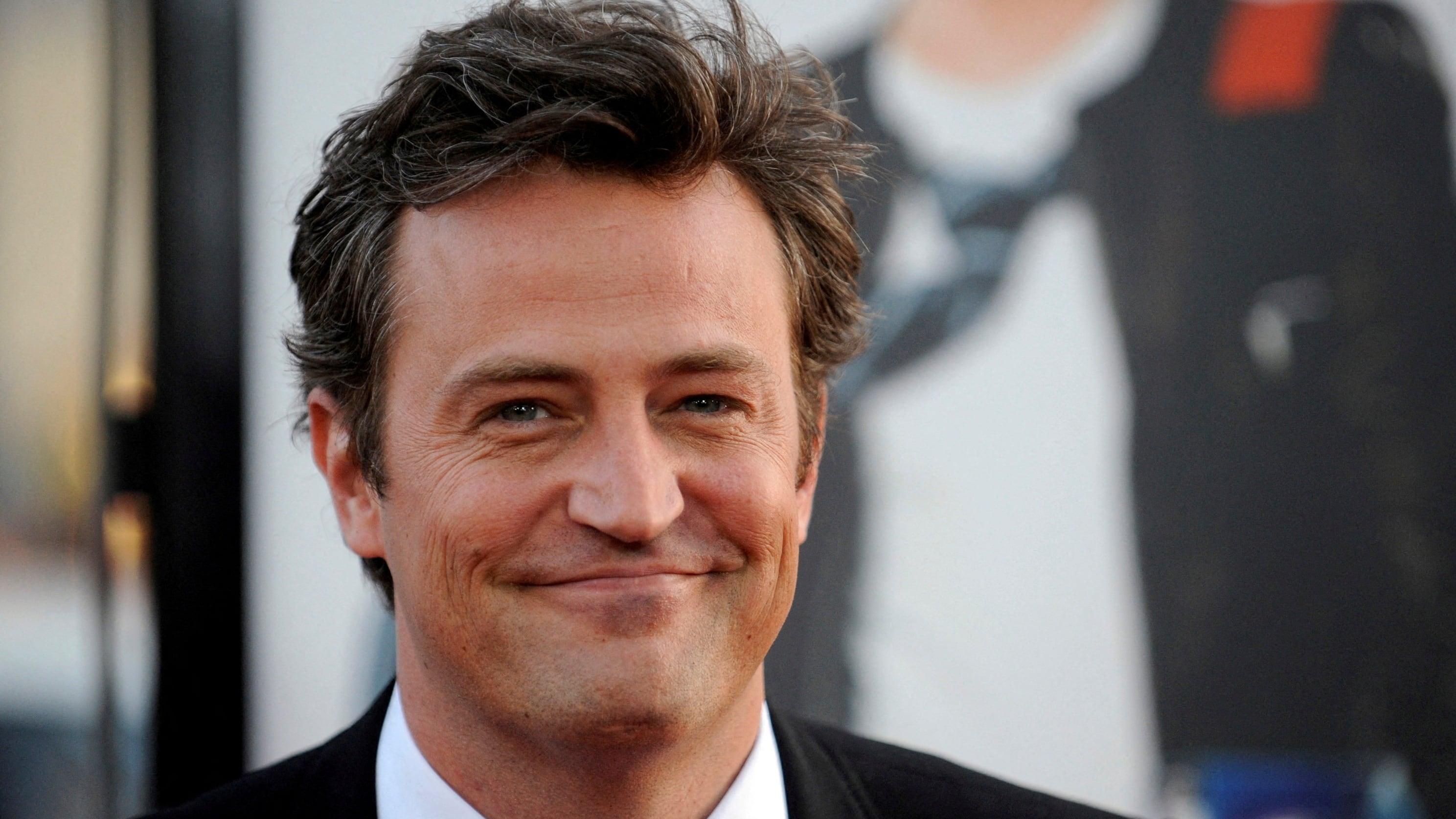 FILE PHOTO: Cast member Matthew Perry attends the premiere of the film "17 Again" in Los Angeles April 14, 2009. REUTERS/Phil McCarten/File Photo