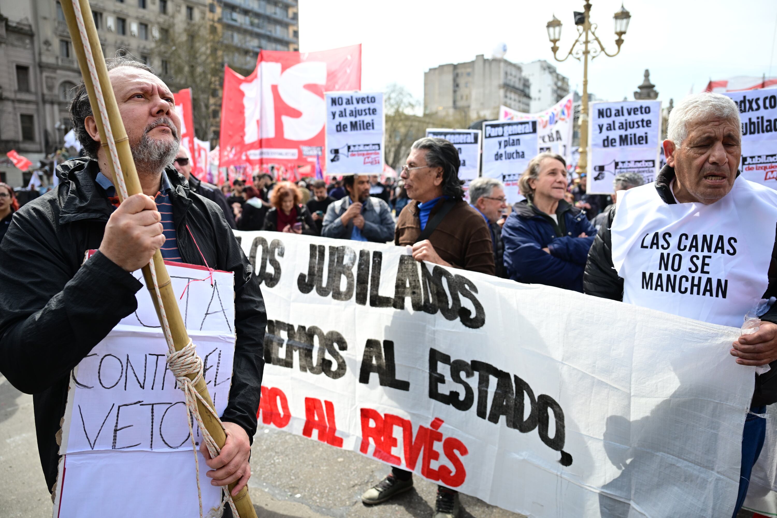 Plaza del Congreso - Debate en Diputados por el veto de Javier Milei a la reforma jubilatoria