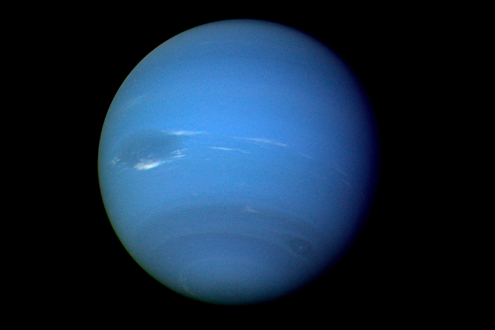 Futuras investigaciones estudiarán el desequilibrio energético de Urano y su órbita excéntrica (NASA vía AP)