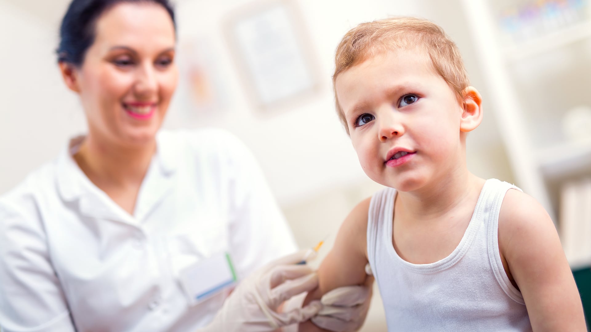 Si bien la tasa de vacunación pediátrica mejoró desde la pandemia, está lejos de los niveles ideales (Getty)