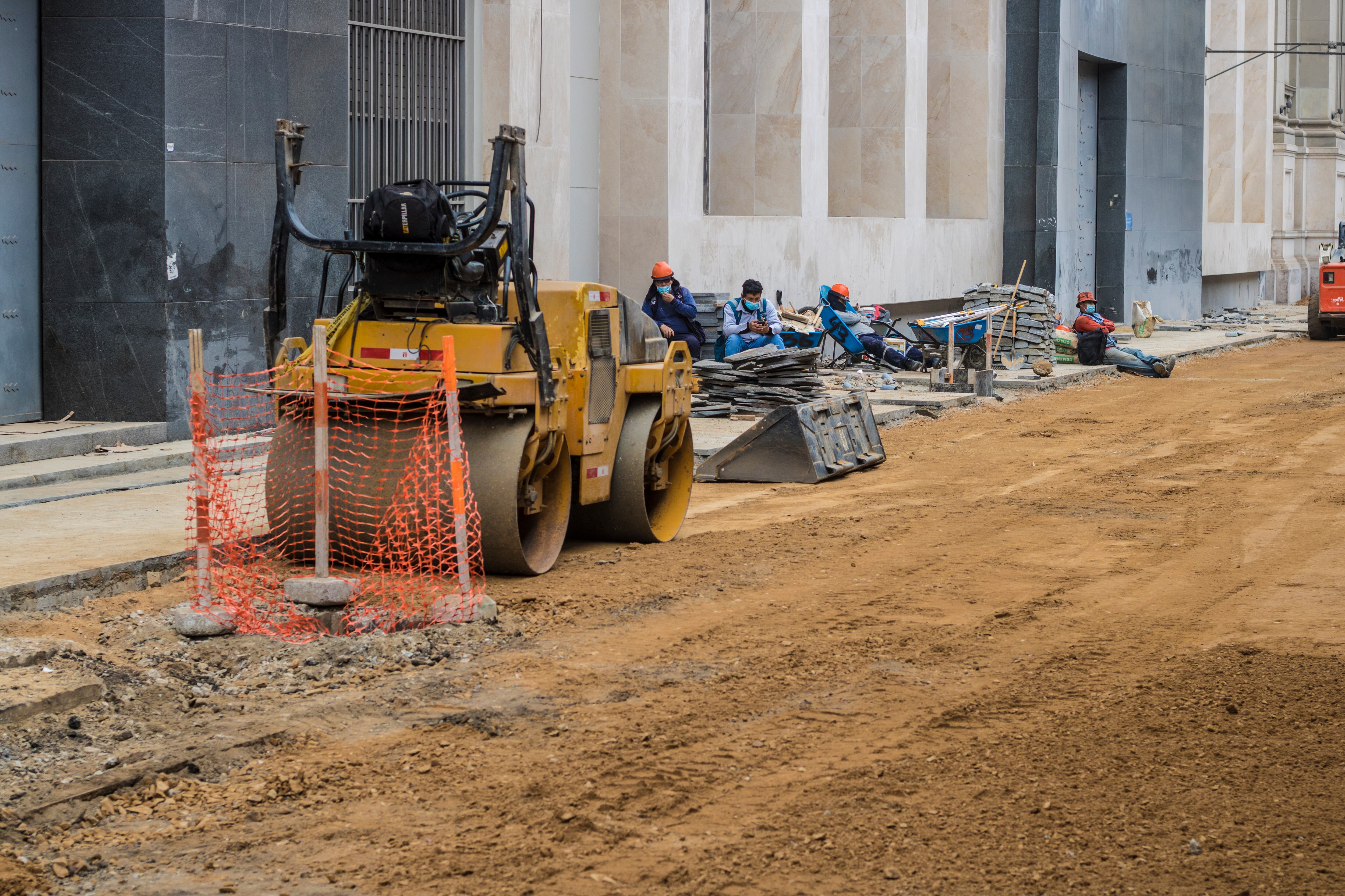 Las obras han paralizado los comercios y los negocios de comida. Foto: Carlo Fernández/Infobae