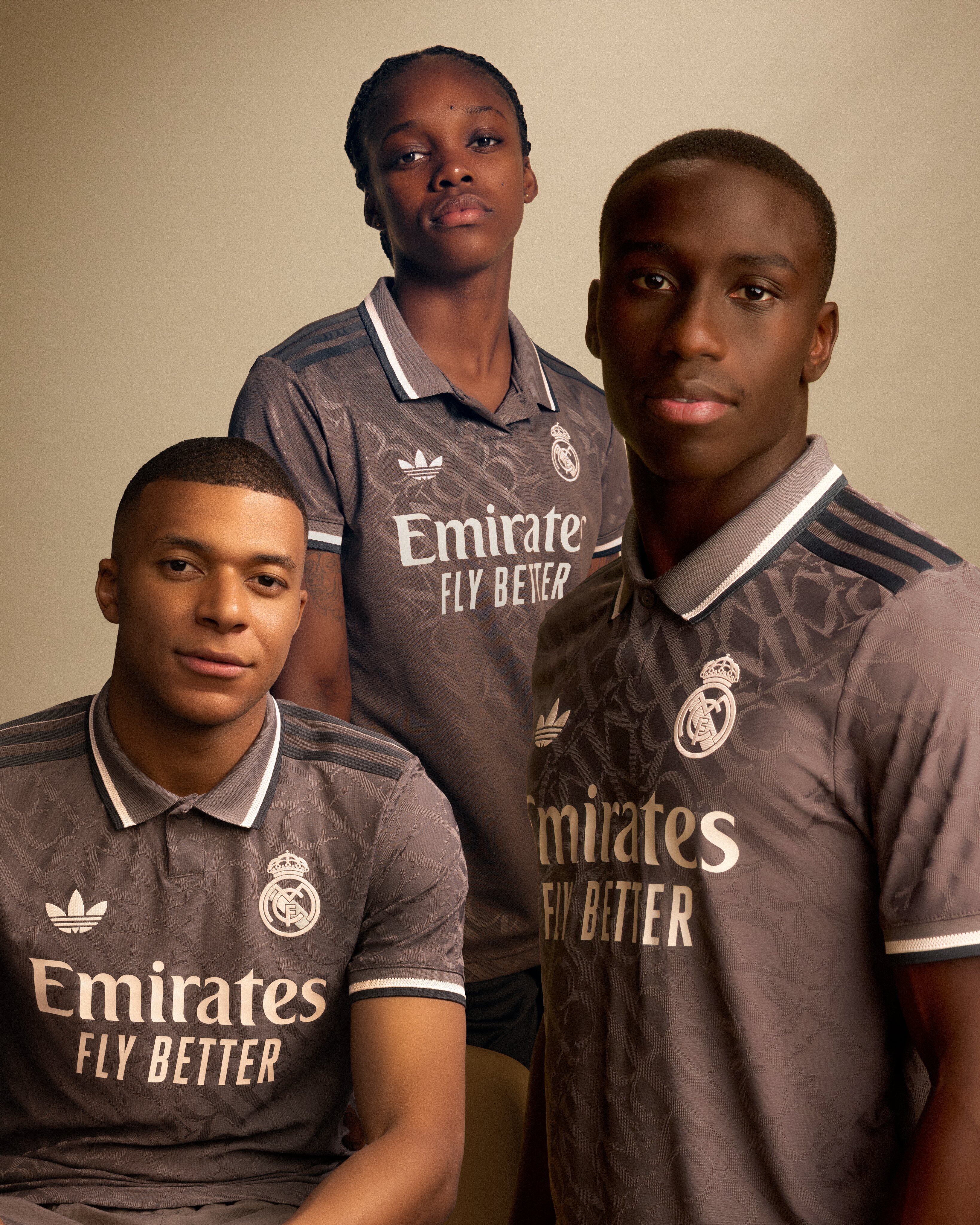 Linda Caicedo presenta la tercera camiseta del Real Madrid para la temporada 2024/2025 junto a Mbappé - crédito Adidas