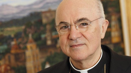 El Vaticano excomulgó al arzobispo italiano Carlo Maria Viganò, acusado de cisma por sus ataques al papa Francisco