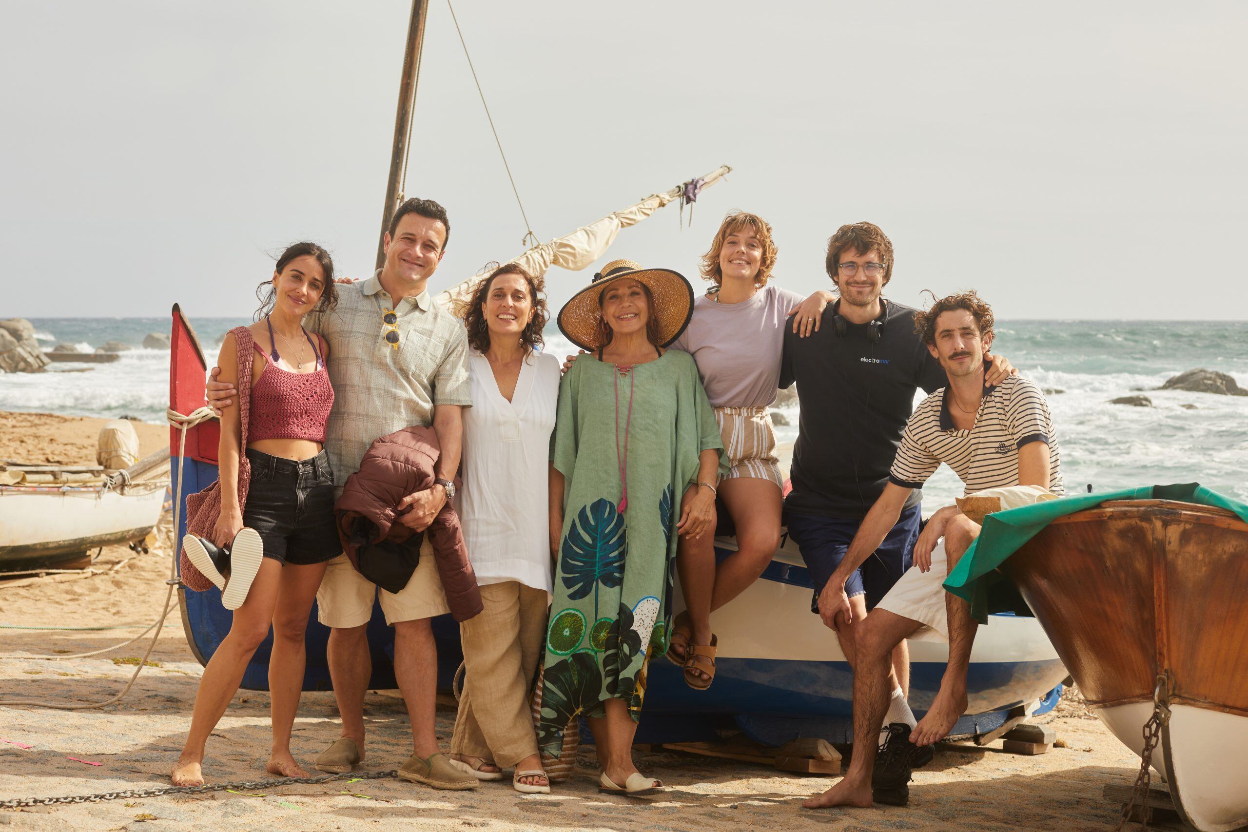 Macarena García, José Pérez Ocaña, Clara Segura, Emma Vilarasau, María Rodríguez Soto, el director Dani de la Orden y Enric Auquer en 'Casa en llamas' (VerCine)