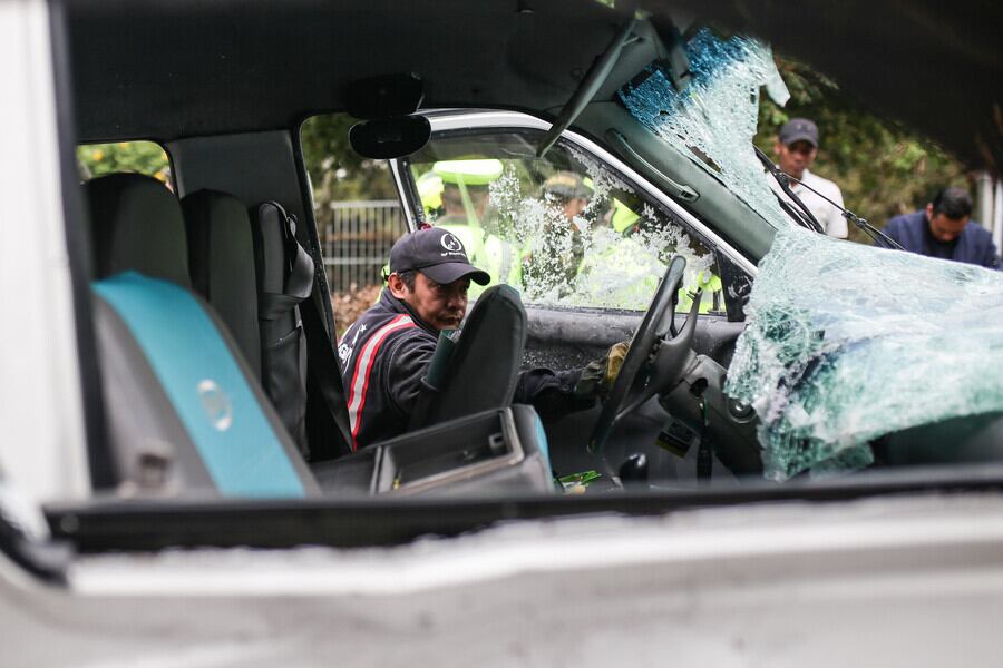 Uno de los accidentes más recientes en la capital se presentó el 7 de marzo de 2024 se presentó un accidente de tránsito en la Av. Circunvalar donde una ruta escolar y una camioneta que al parecer pertenece al ejército, sufrieron un choque provocando el volcamiento de la ruta presentando algunos heridos sin consideración - crédito John Paz/Colprensa