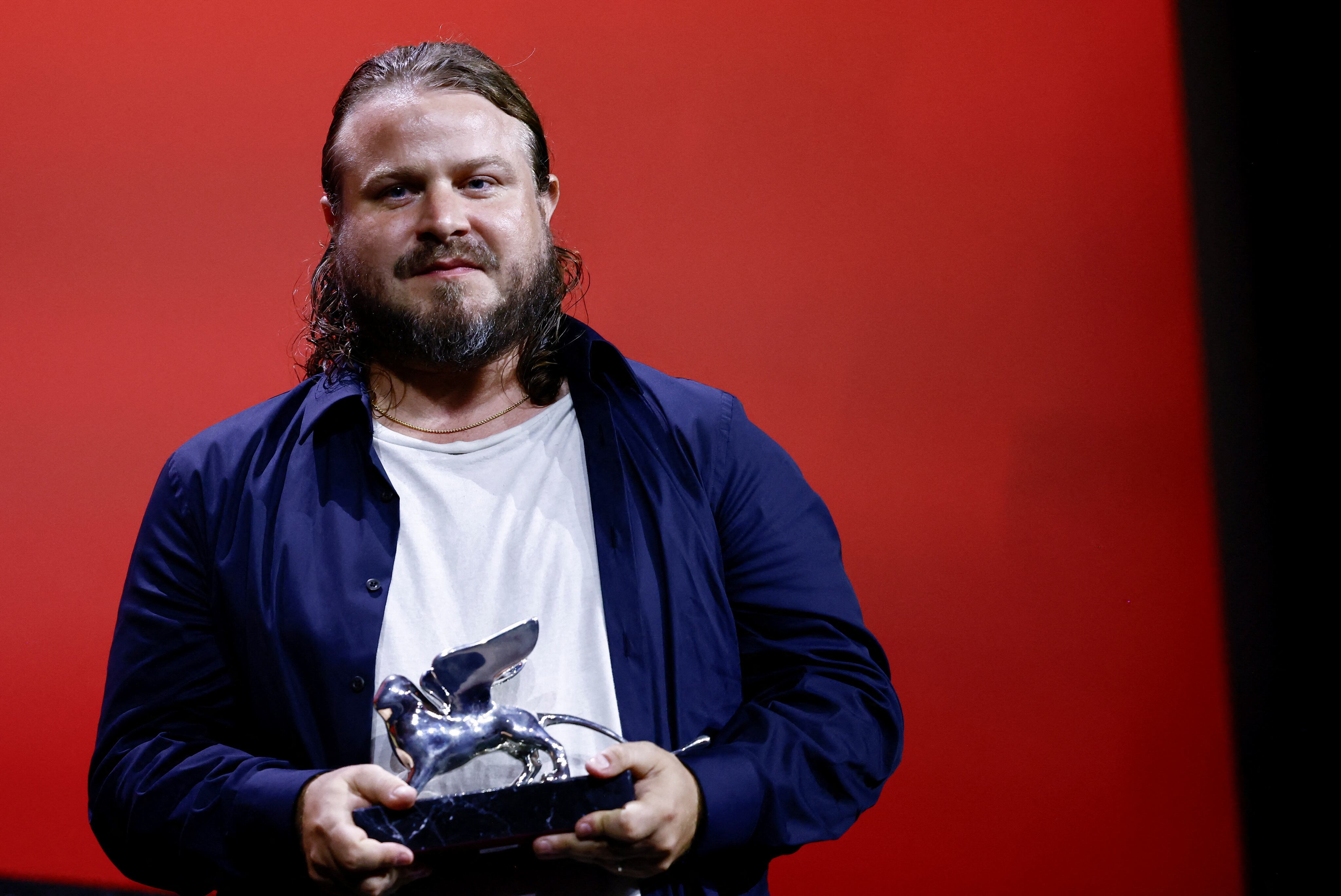 Brady Corbet, ganador del premio a Mejor director por su película “The Brutalist” 