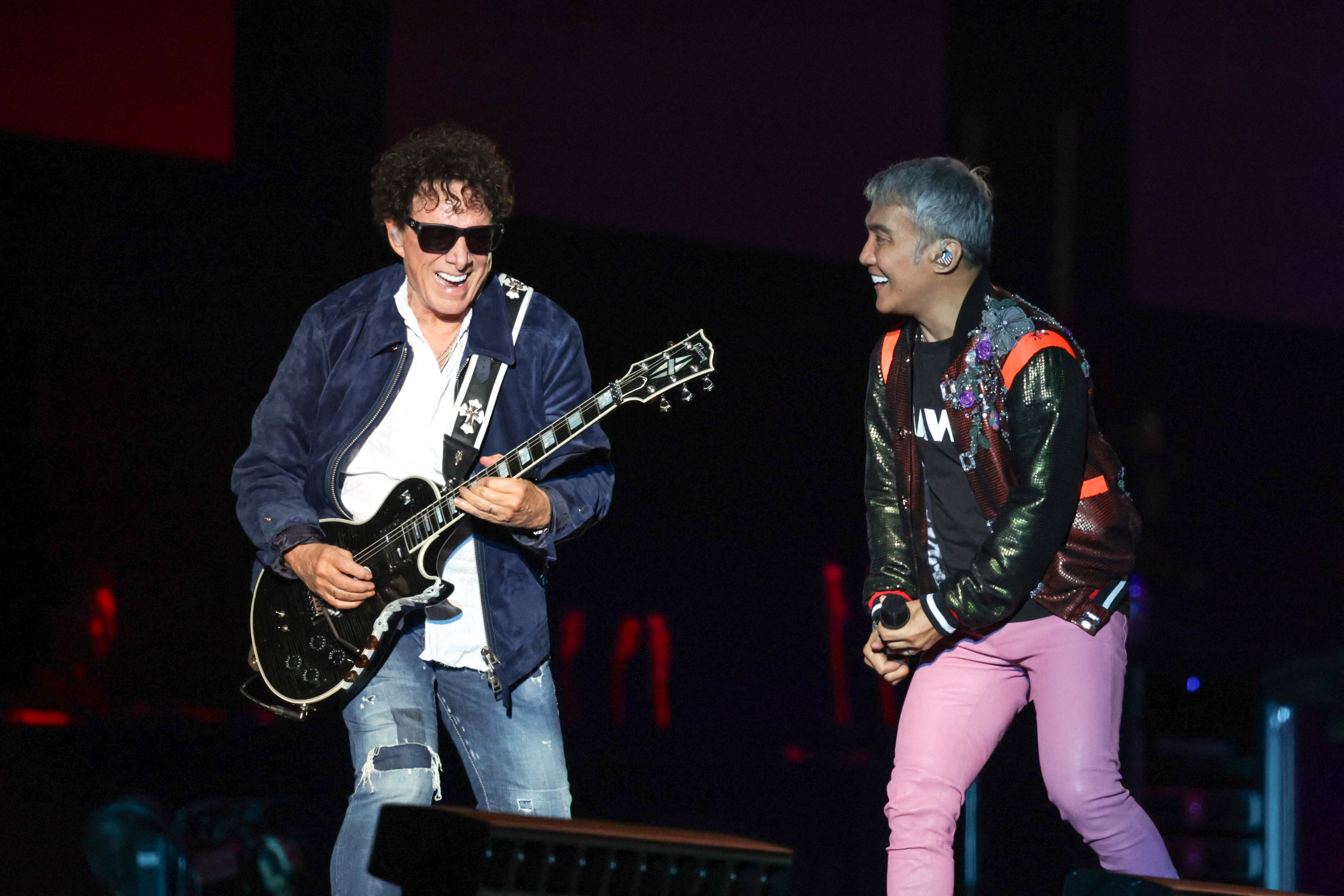 El guitarrista Neal Schon, así como el resto de miembros de Journey, reiteraron su apoyo a Arnel Pineda 
REUTERS/Ricardo Moraes