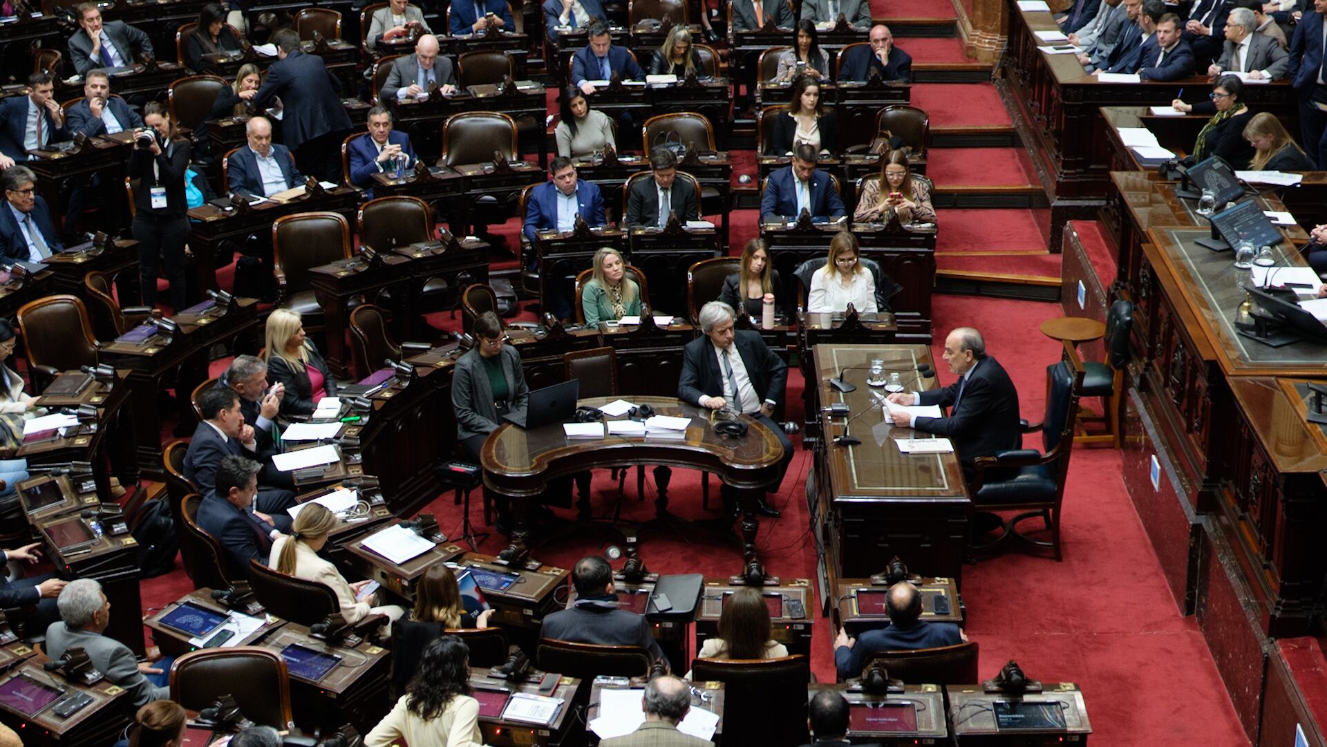 Guillermo Francos expone en el Congreso