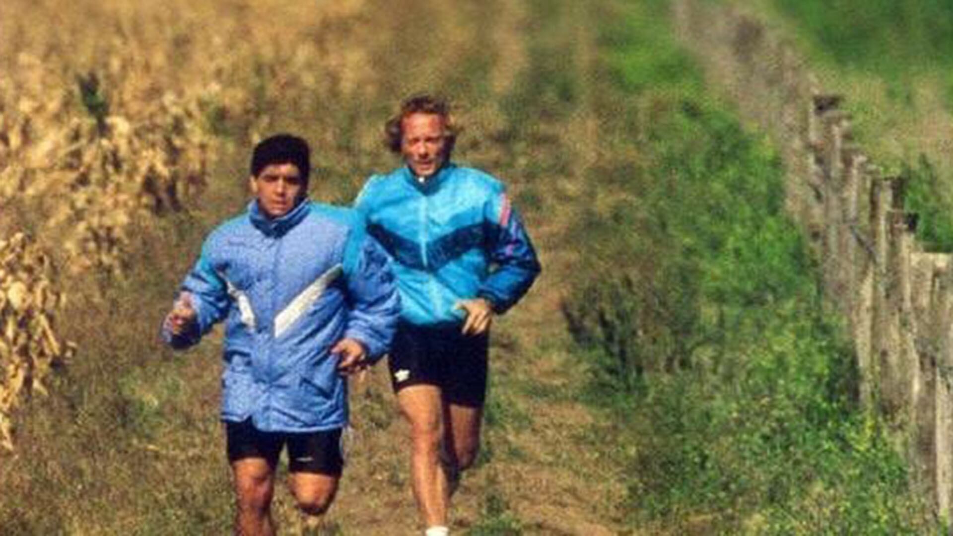 Maradona entrena en La Pampa junto a Fernando Signorini.