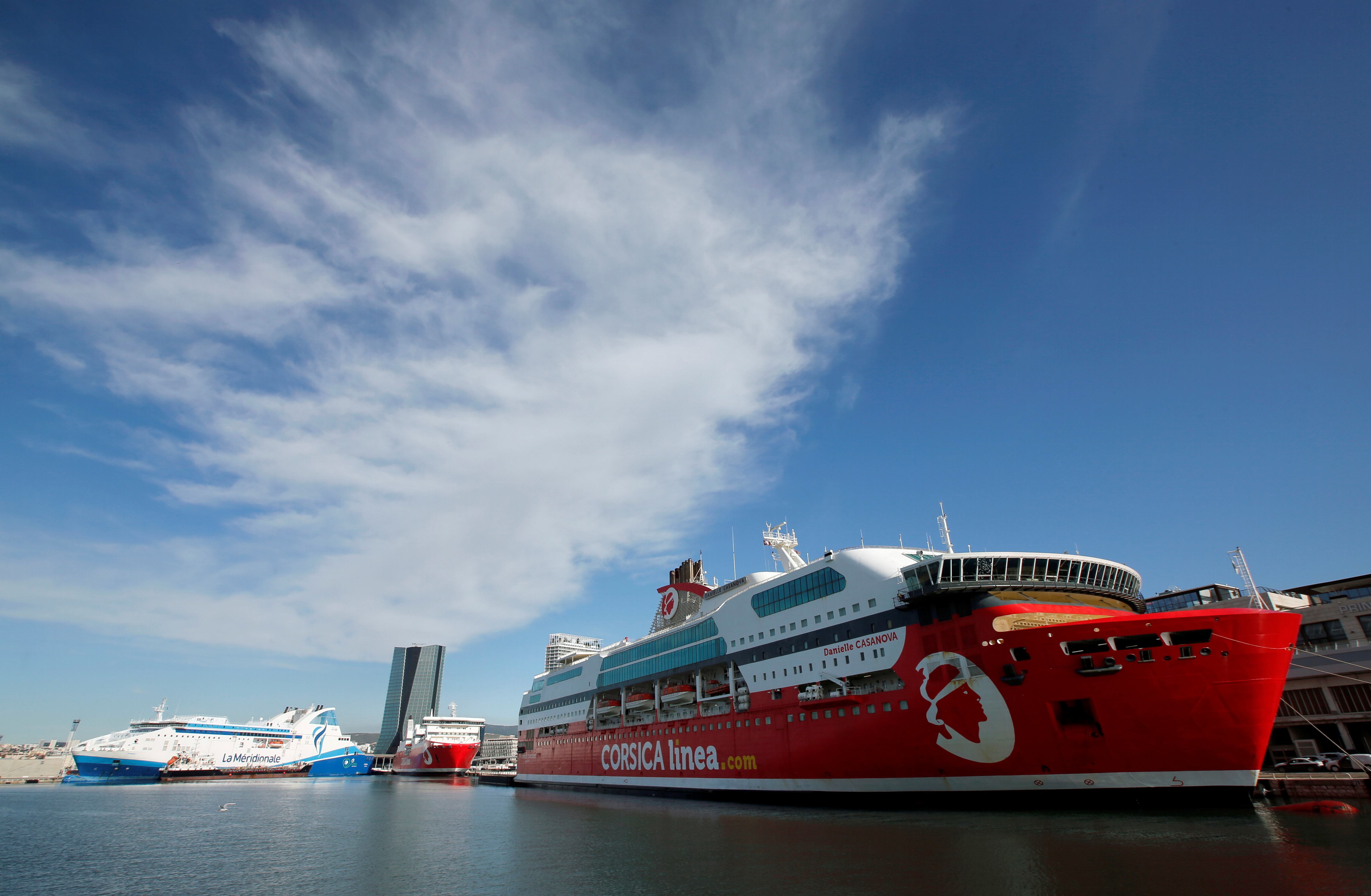 Ferries de Corsica Linea atracados (REUTERS/Jean-Paul Pelissier)