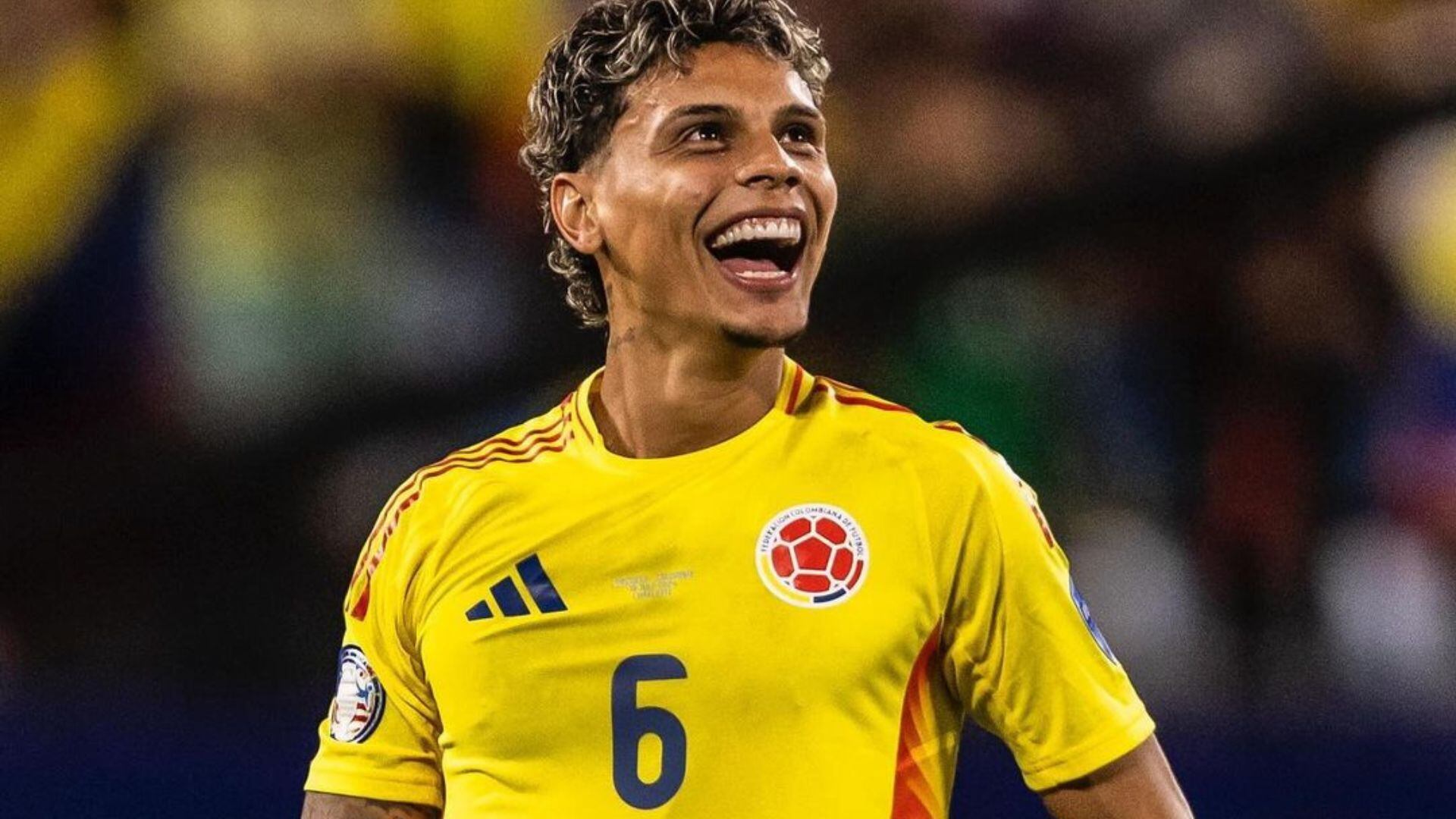 Richard Ríos en una foto de sus redes sociales jugando con la selección Colombia