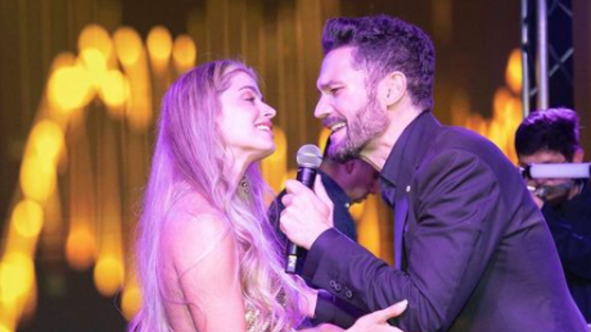 Josse Narváez le dedicó la canción "Solamente tú" de Pablo Alborán a Cristina Hurtado para luego proponerle matrimonio por segunda vez - crédito @crisshurtado/Instagram