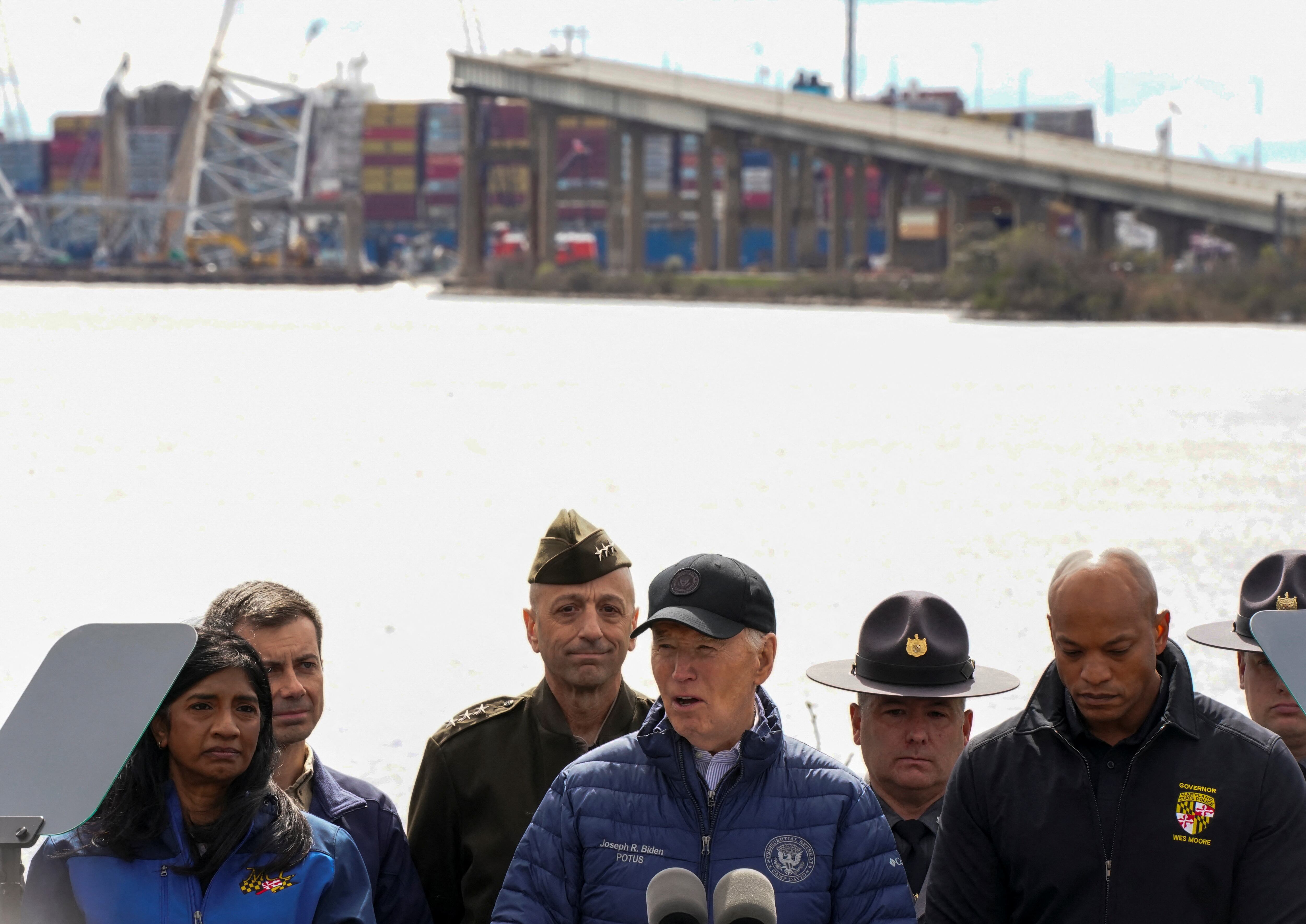 Joe Biden movilizó a los funcionarios en cuestión de horas para reabrir el puerto. (REUTERS/Nathan Howard)