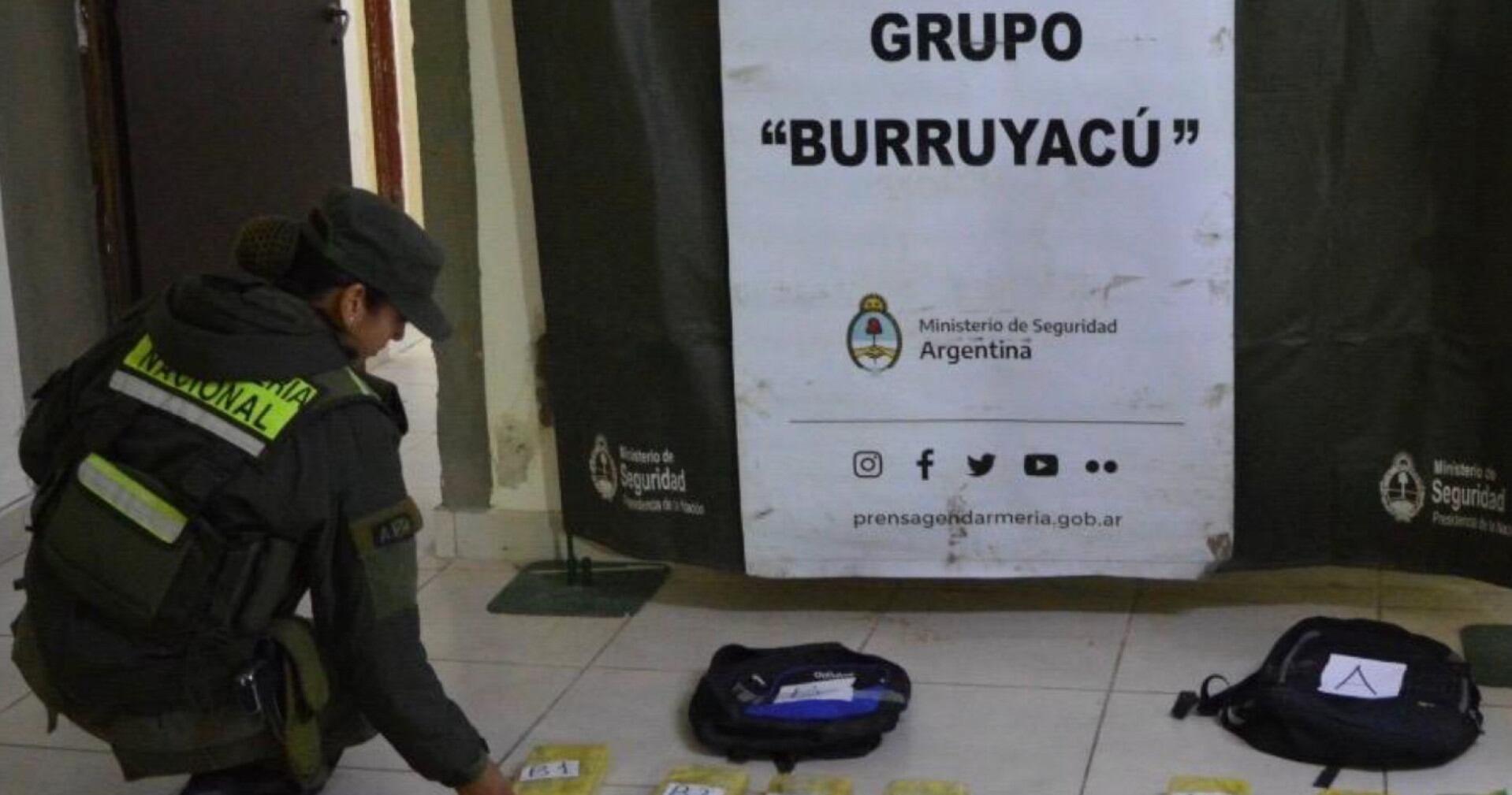 Efectivos de Gendarmería detuvieron a un pasajero de un tour de compras con más de 14 kilos de cocaína (GNA)