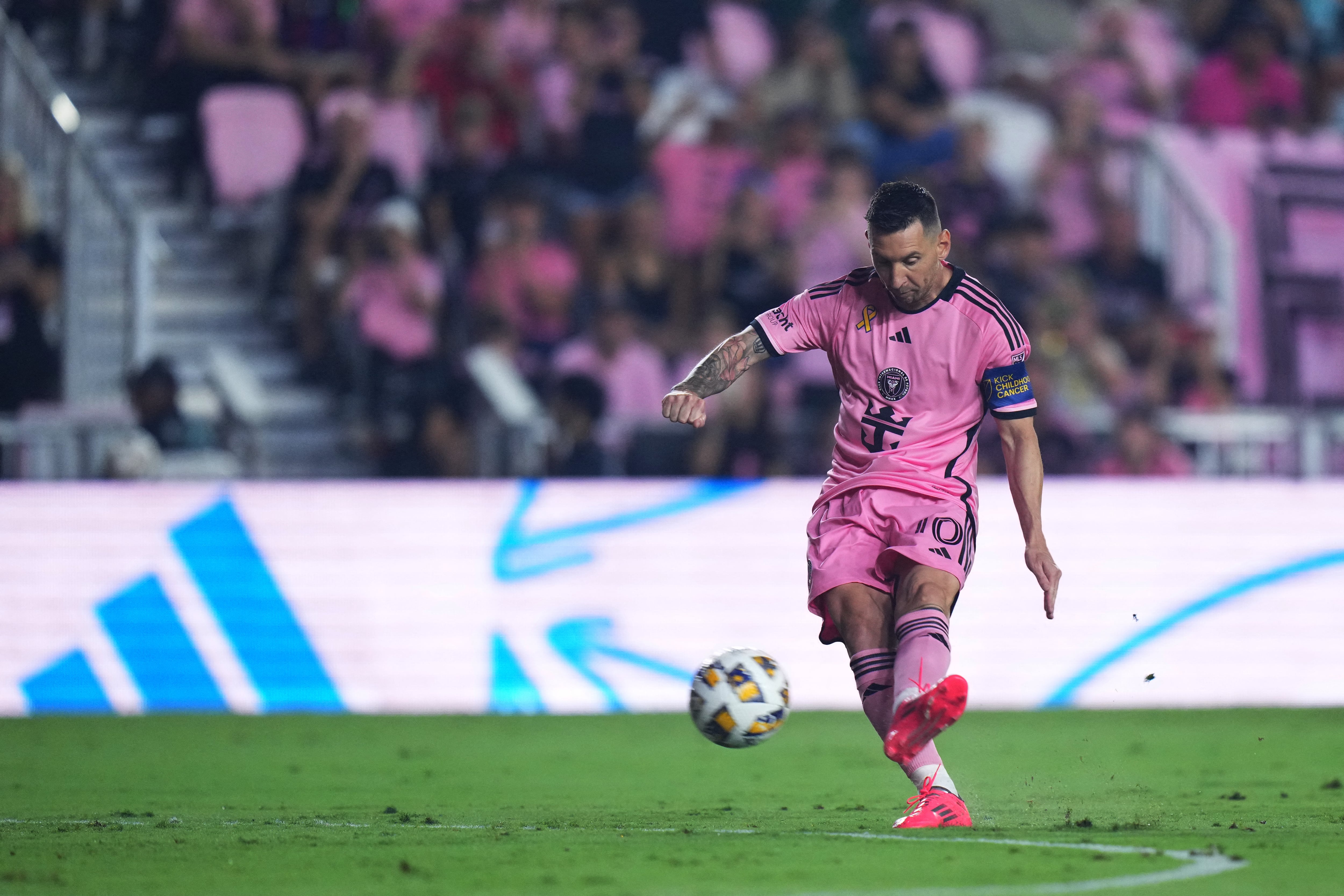 Lionel Messi marcó dos goles en el primer tiempo para Inter Miami (Rich Storry-Imagn Images)