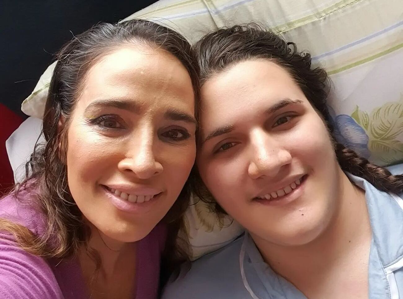 En imagen, la actriz colombiana, Luly Bossa, junto a su hijo Ángelo. Foto: Instagram @lulybossa1