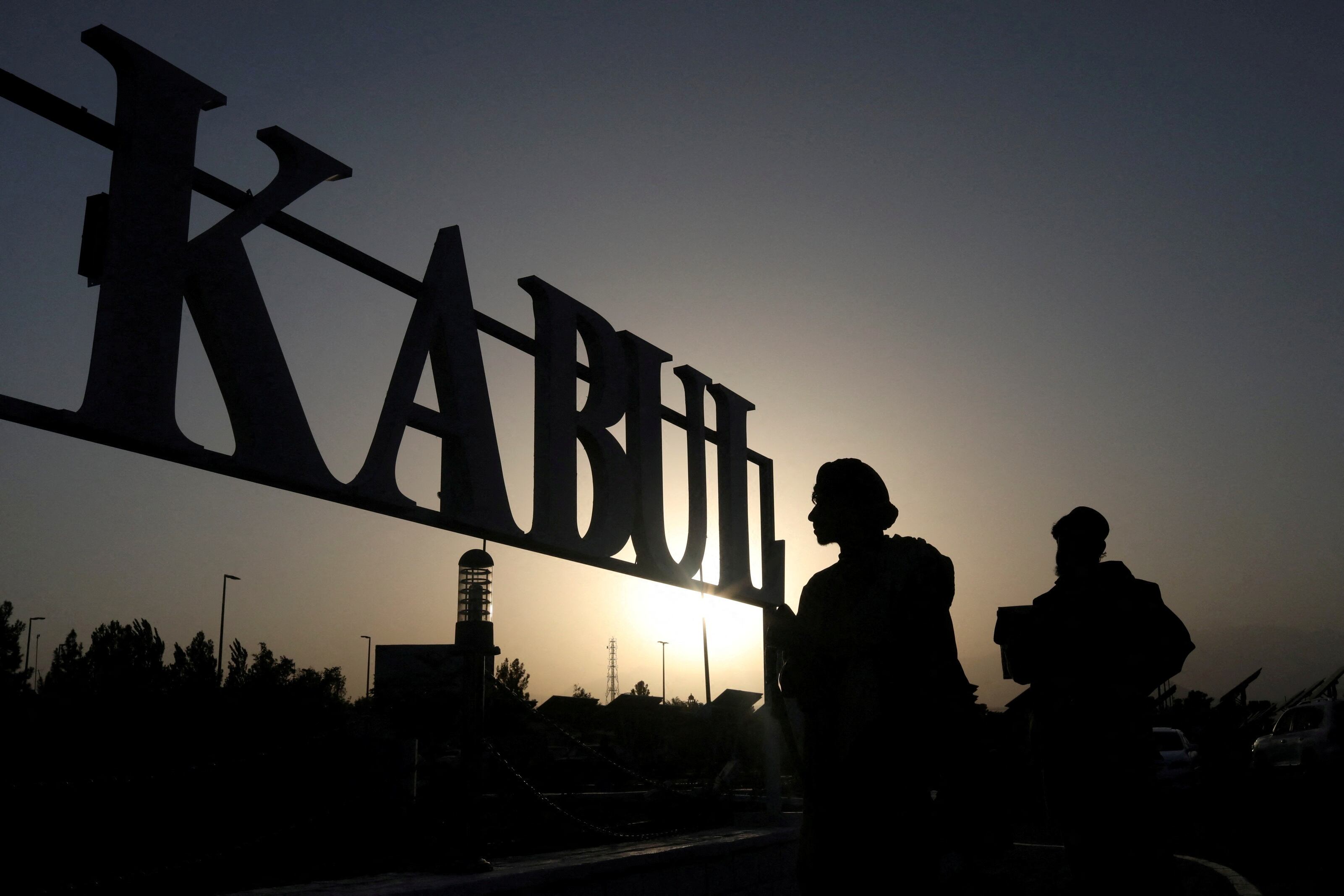 Soldados Talibán en el aeropuerto de Kabul, Afghanistan. (WANA (West Asia News Agency))