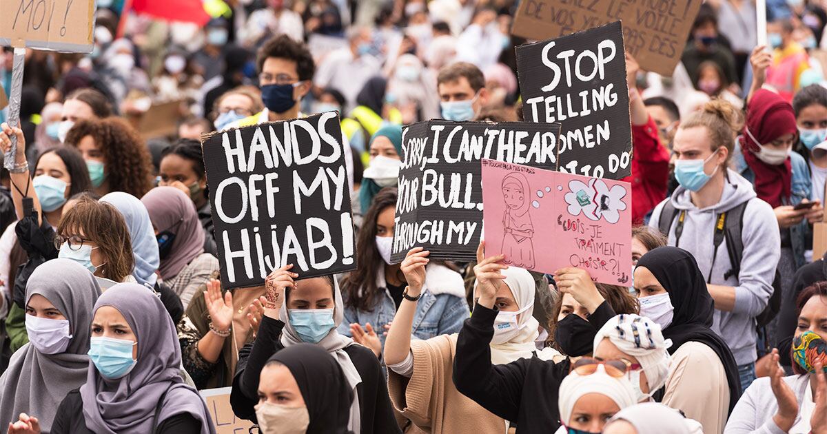 Marcha en protesta a favor del uso del hijab en Francia