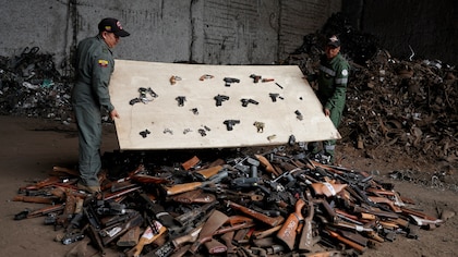 Una pistola 9mm y 34 muertos: un viaje a la guerra de Ecuador contra las armas del mercado negro