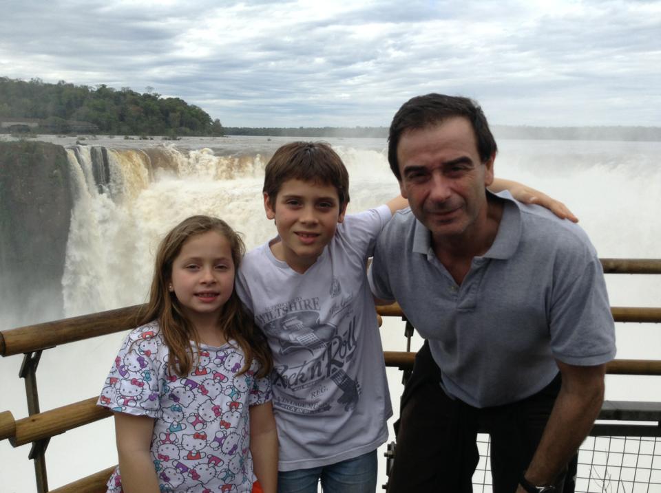 Martina, Franco y Aníbal, de vacaciones en las Cataratas del Iguazú (Andrea Trofimczuk)