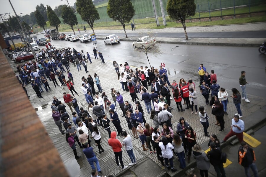 Aparte del kit de emergencias también debe tener establecido un punto de encuentro, tanto en su lugar de trabajo y hogar - crédito Sergio Acero/Colprensa