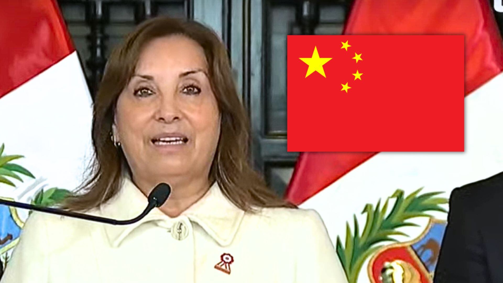 Dina Boluarte, presidenta del Perú, con bandera china