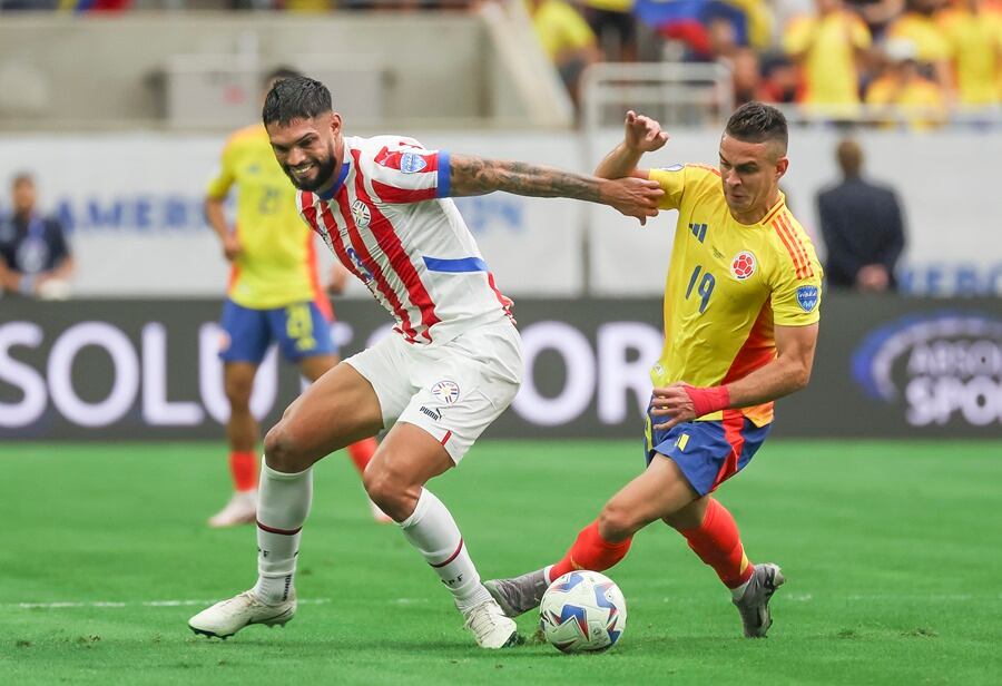 Rafael Santos Borré, que jugó ante Paraguay, no sería titular ante Costa Rica por lesión - crédito LESLIE PLAZA JOHNSON/EFE/EPA
