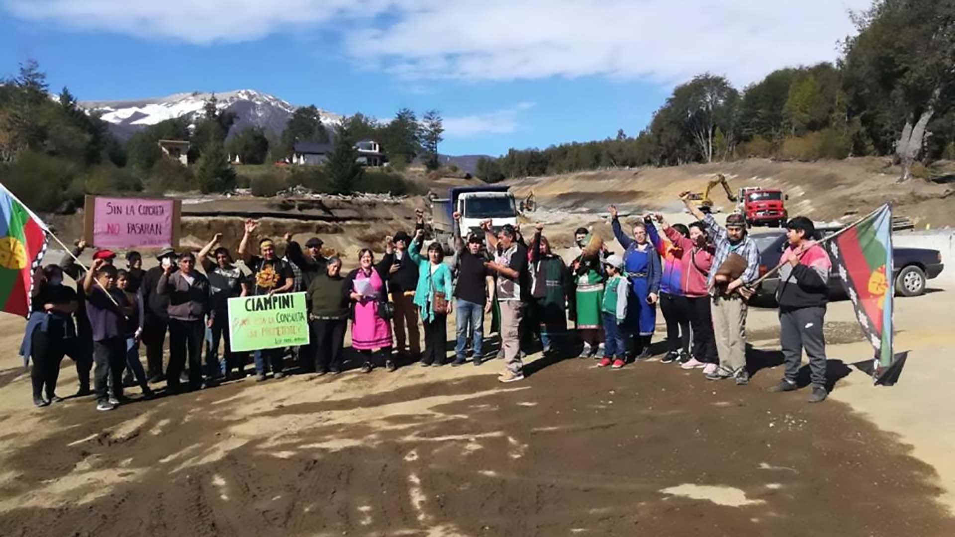 Mapuches bloquean la construcción de una ruta en Villa la Angostura