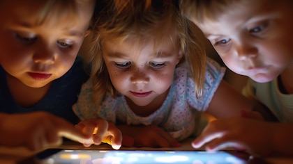 Qué son los huérfanos digitales y cómo el uso de la tecnología impacta en las relaciones familiares