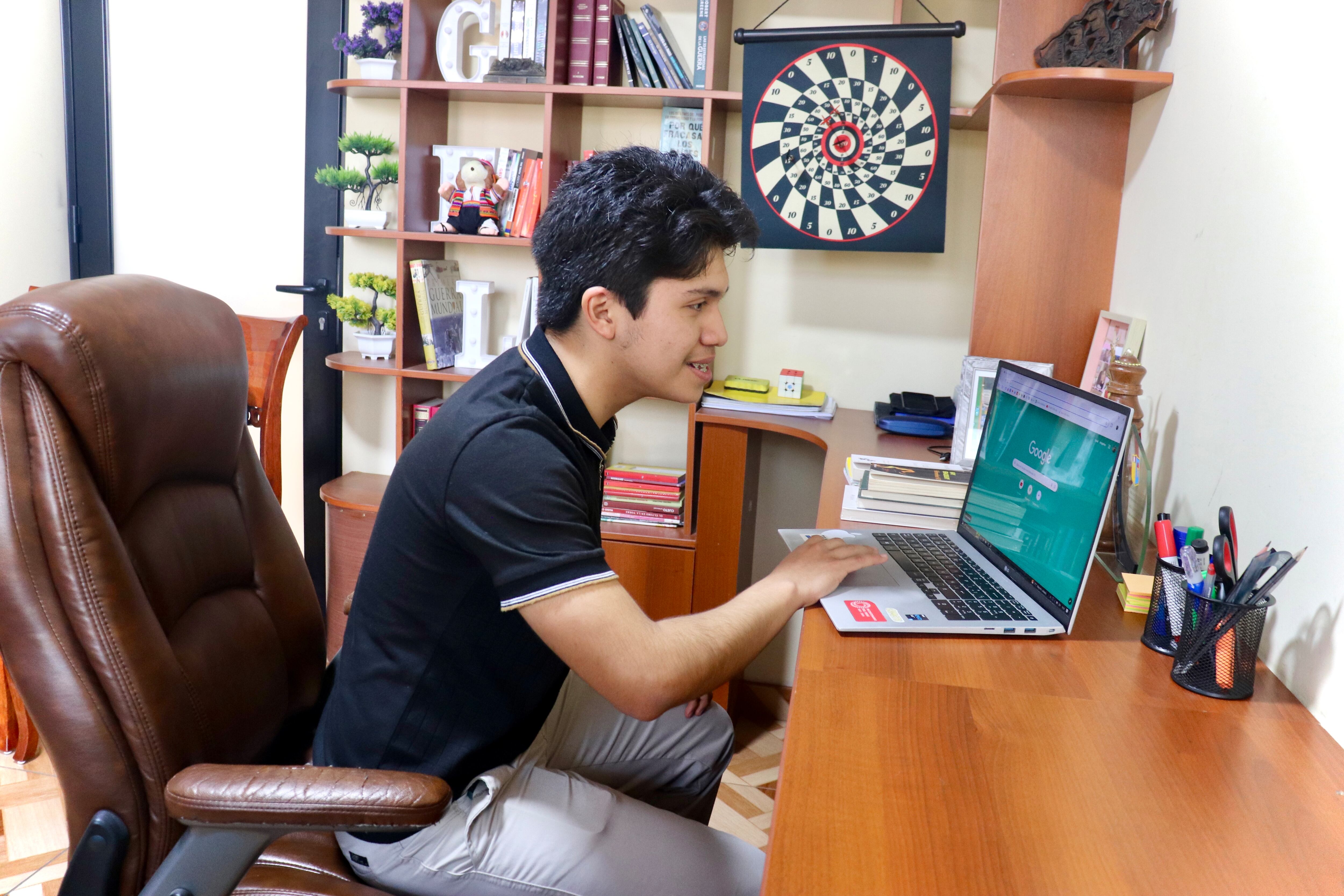 Ángel Guzmán se centró en sus estudios , demostrando que la determinación puede superar cualquier obstáculo.