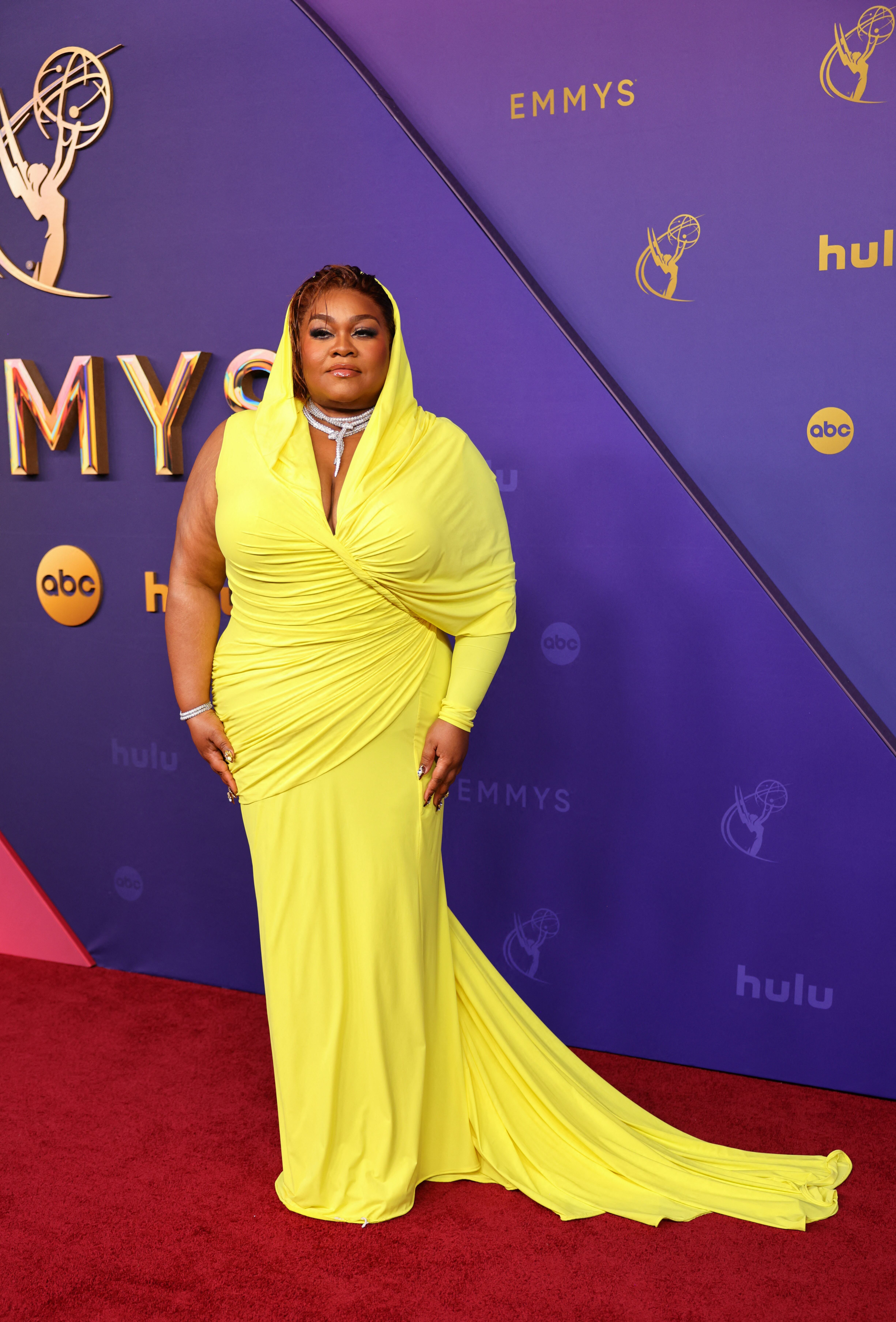 Aunque el amarillo es tendencia, Da'Vine Joy Randolph no acertó con su outfit para esta gala según los expertos (REUTERS/Mike Blake)