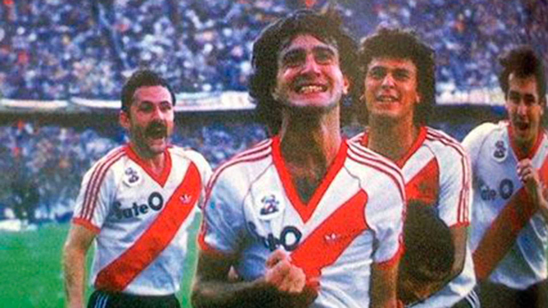 gol-norberto-beto-alonso-pelota-naranja