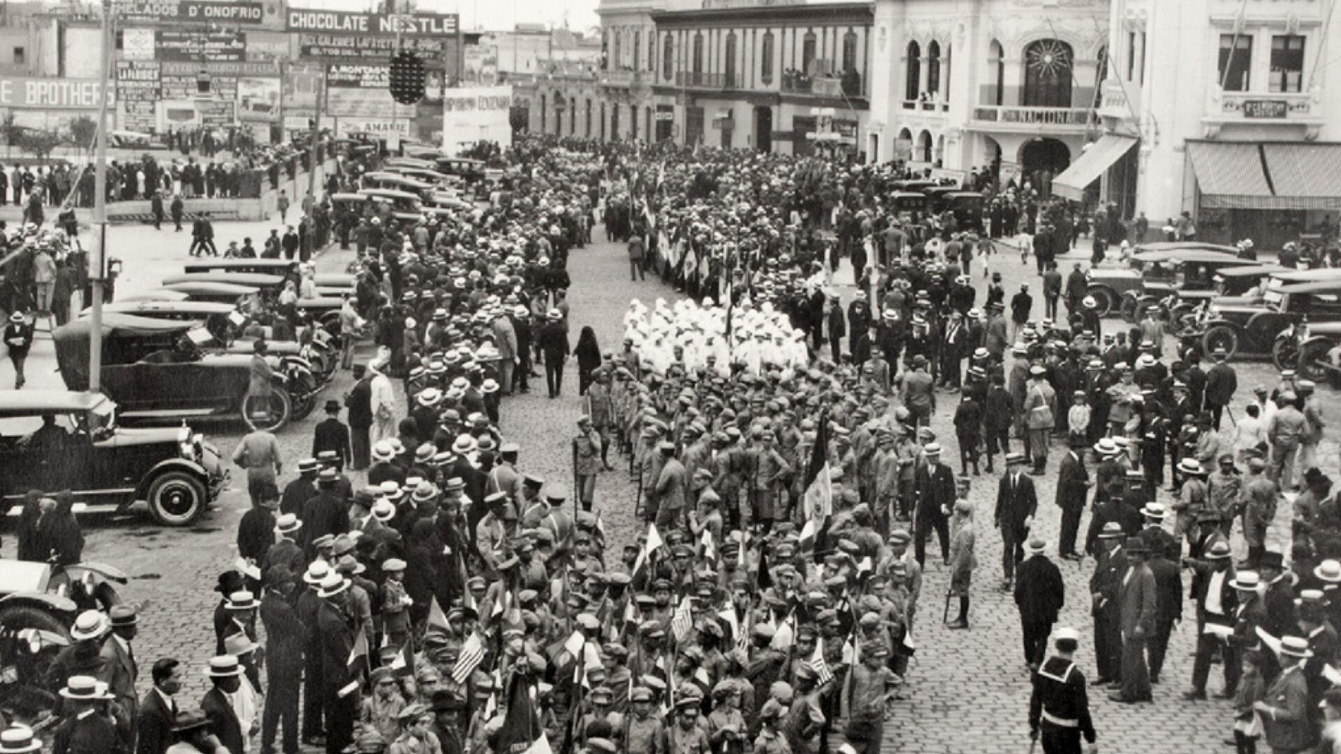 Desfile escolar - Fiestas Patrias - colegios - Augusto B. Leguía - Perú - 3 de julio