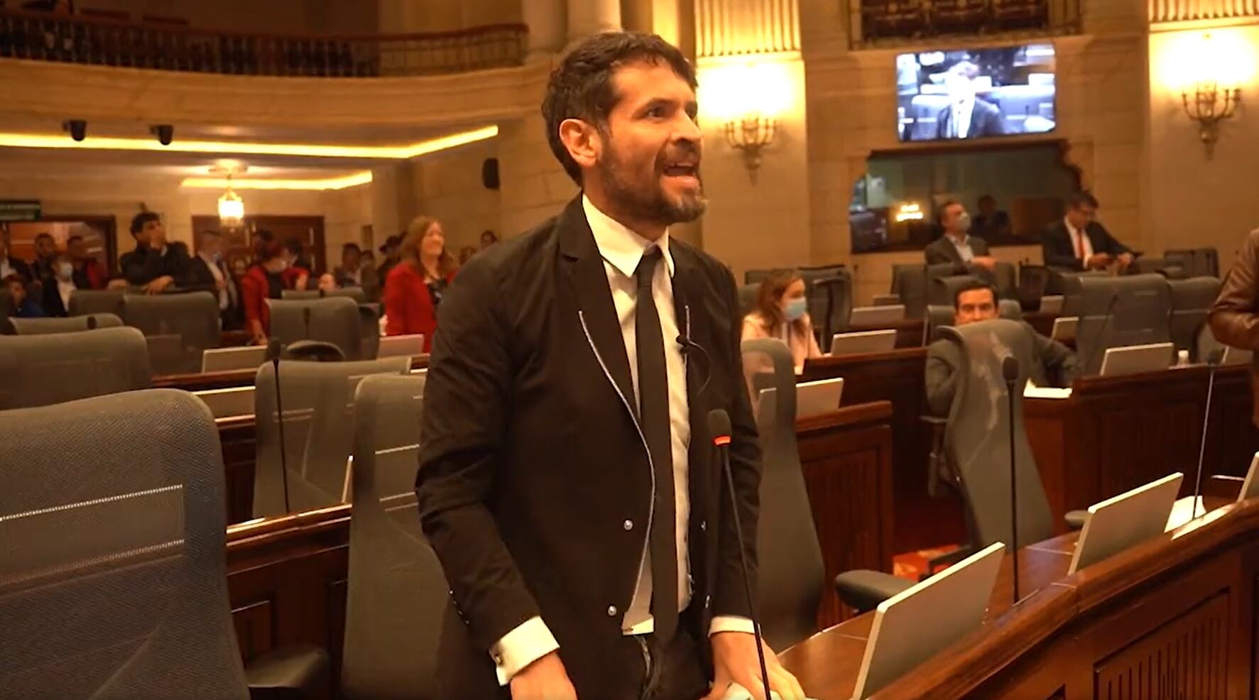 Juan Carlos Losada arremete contra Rodolfo Hernández