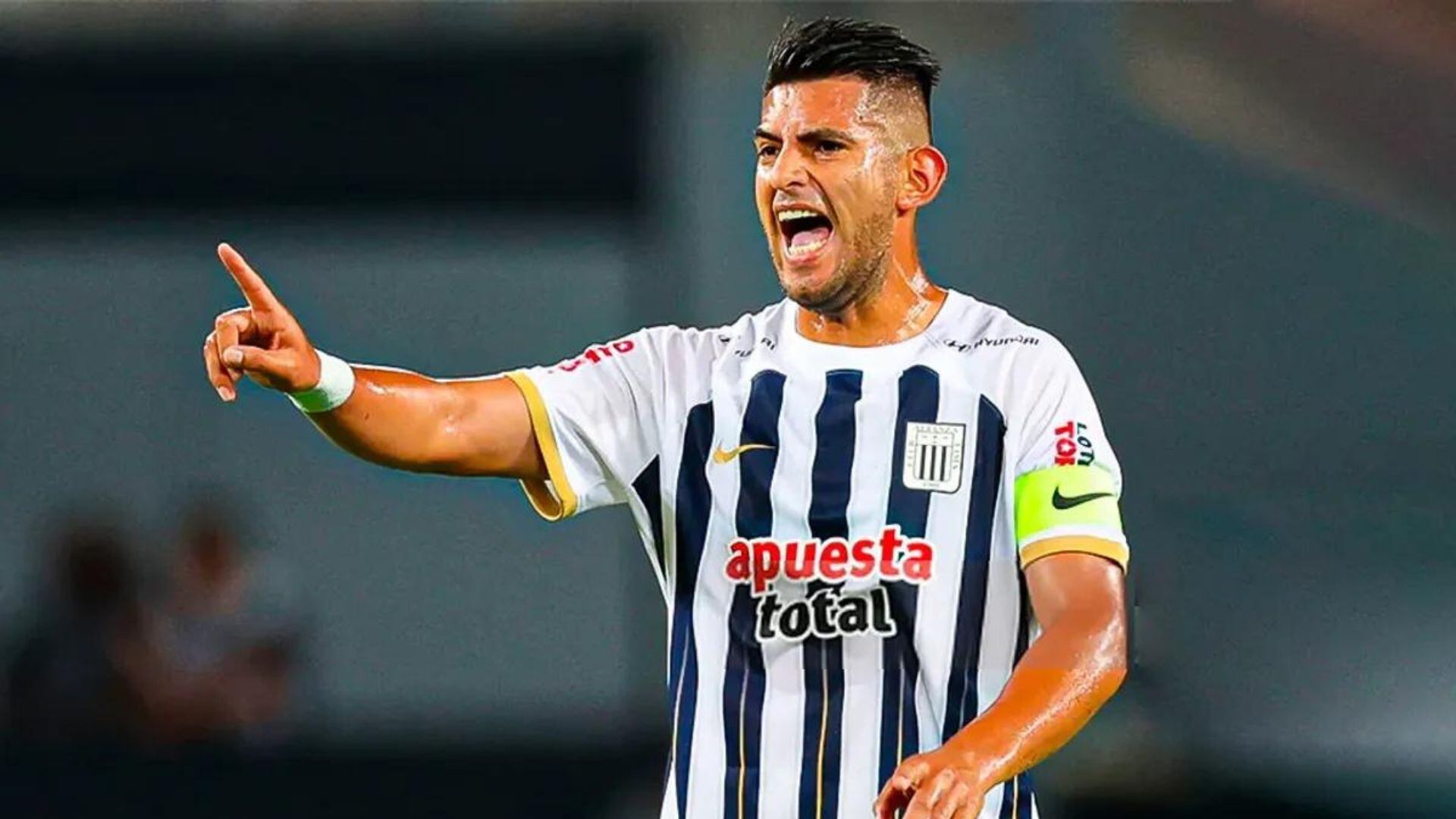 Carlos Zambrano estalló en redes sociales tras caída de Alianza Lima, en Piura. - Crédito: Getty Images