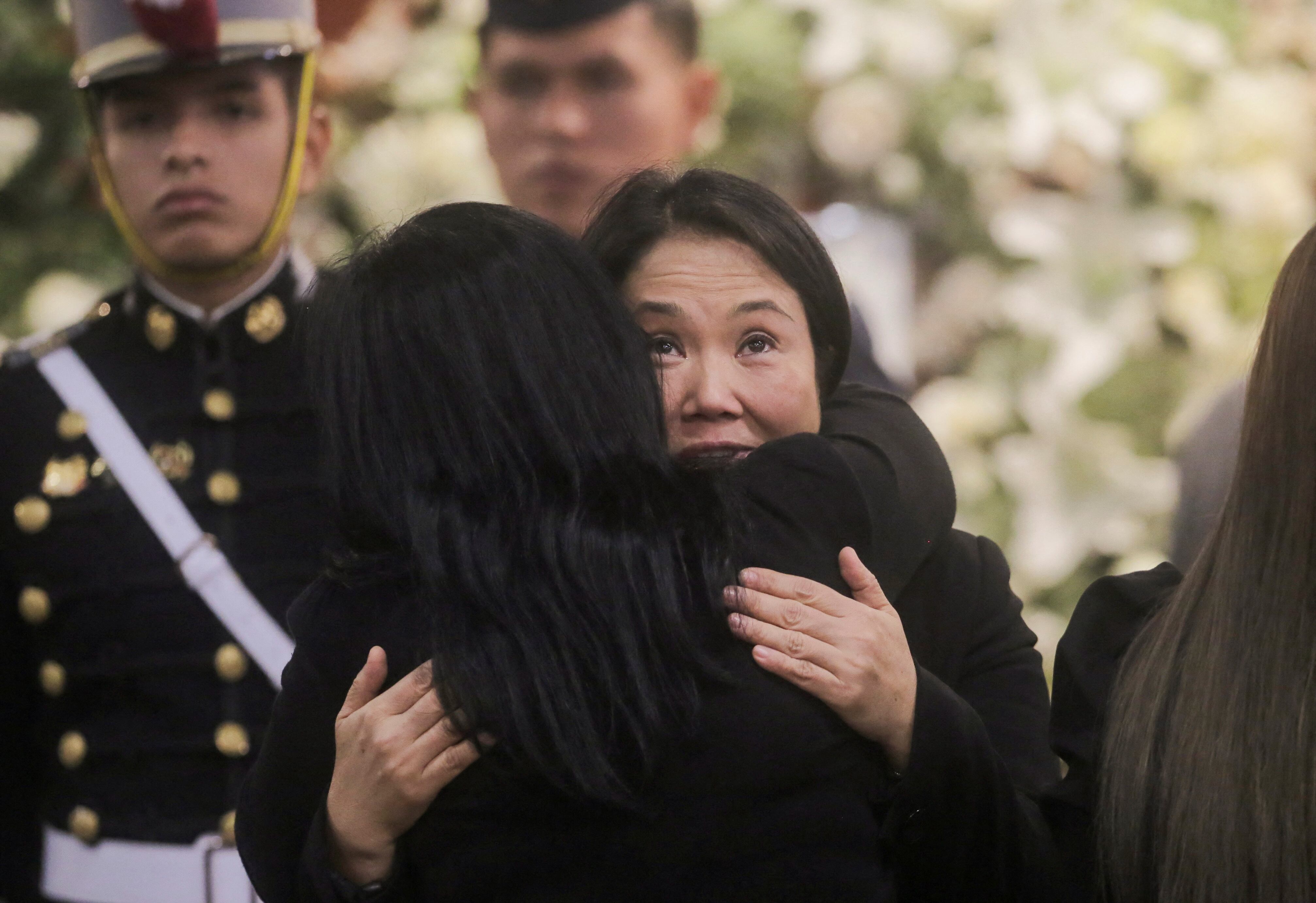 Keiko Fujimori reacts as the coffin containing the body of his father, Peru's former President Alberto Fujimori, is exhibited for a posthumous tribute, at the Museo de la Nacion, in Lima, Peru, September 12, 2024. REUTERS/Gerardo Marin