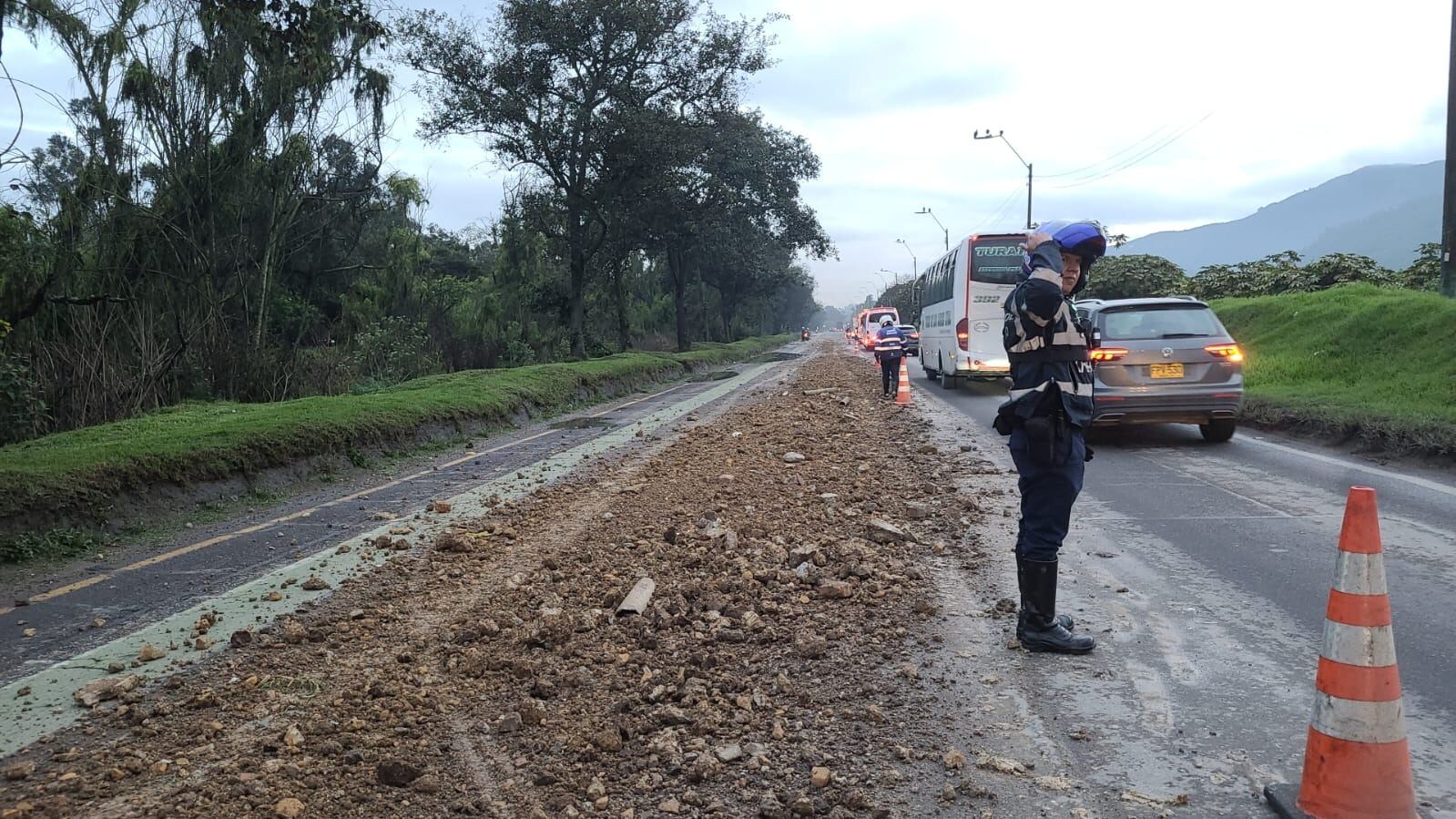 Caída de escombros en Usaquén generó afectación vial