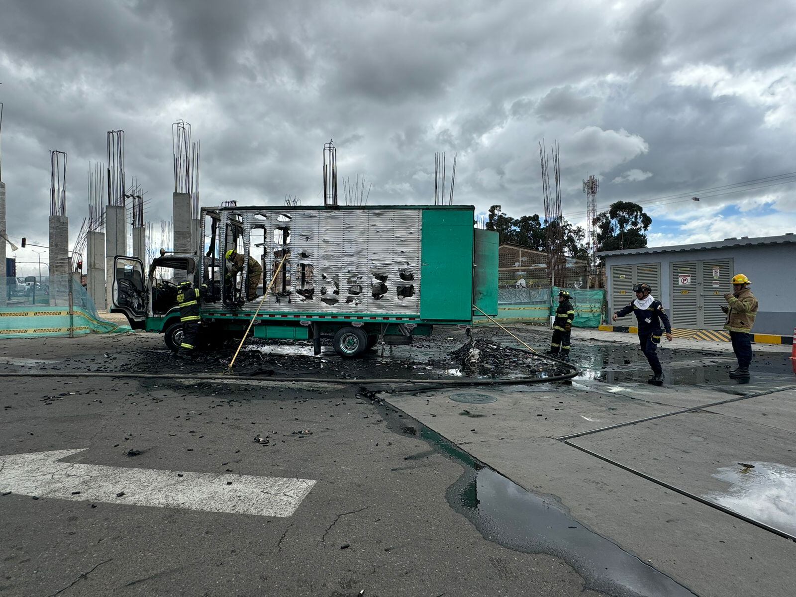 La explosión de un camión en la Autopista Sur, en Soacha, fue atendida eficientemente por el Cuerpo de Bomberos, sin heridos reportados - crédito Bomberos de Cundinamarca