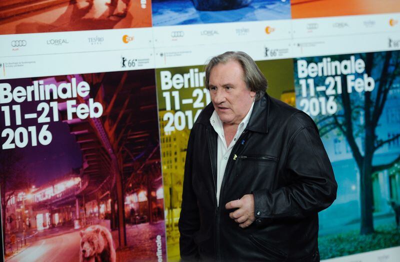 FOTO DE ARCHIVO: El actor Gerard Depardieu llega a una rueda de prensa para promocionar la película 'Saint Amour' en el 66º Festival Internacional de Cine de la Berlinale en Berlín, Alemania 19 de febrero de 2016. REUTERS/Stefanie Loos/Archivo