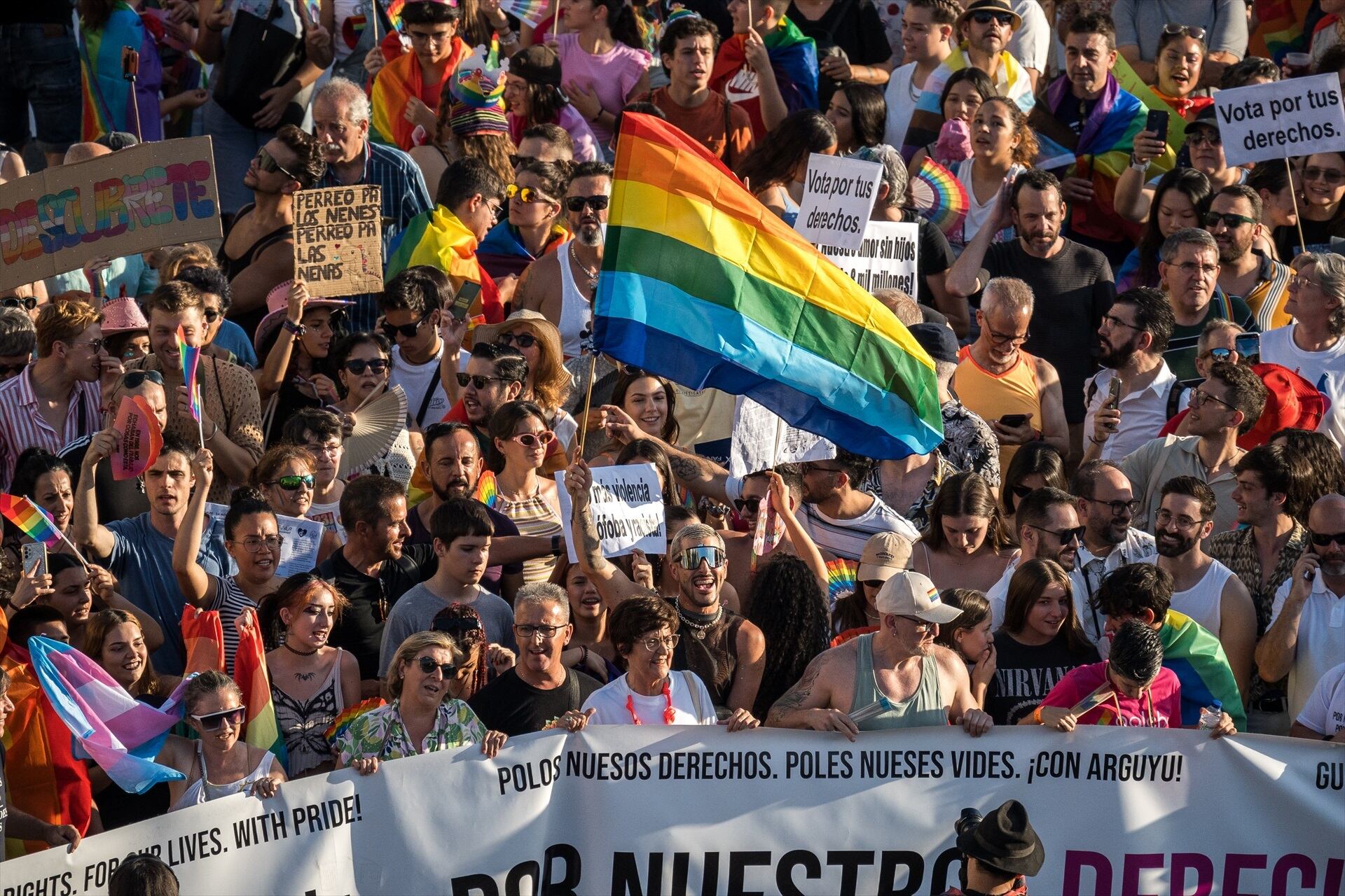 Varias personas participan en la manifestación del Orgullo LGTBI+ 2023, a 1 de julio de 2023, en Madrid (España). (Diego Radamés / Europa Press)