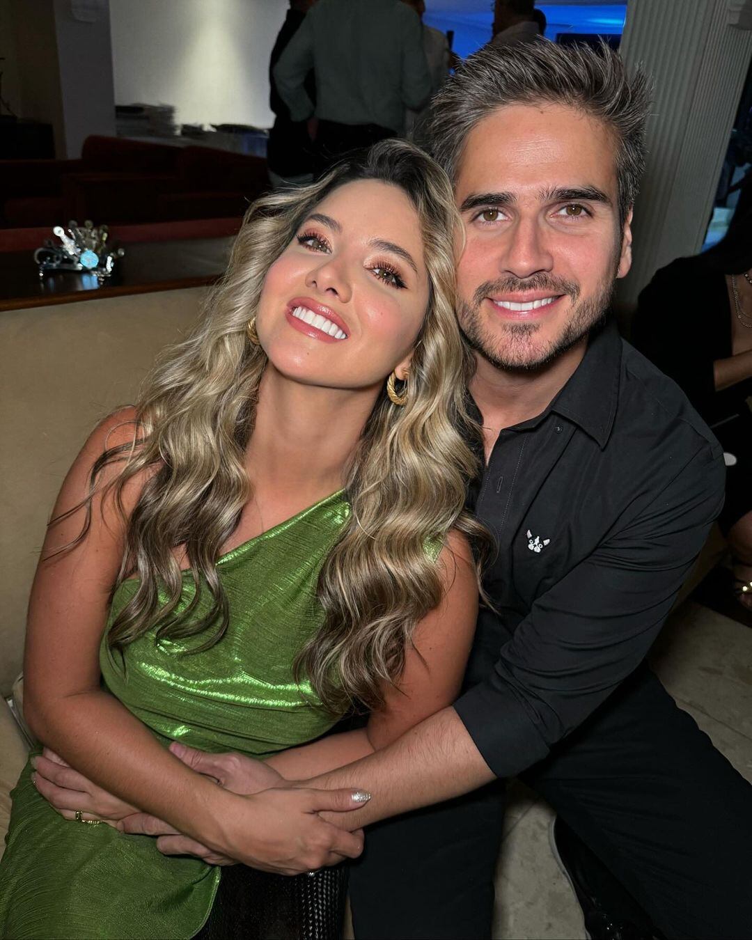 Daniela Álvarez y Daniel Arenas en una foto de Instagram durante la celebración de despedida del 2023