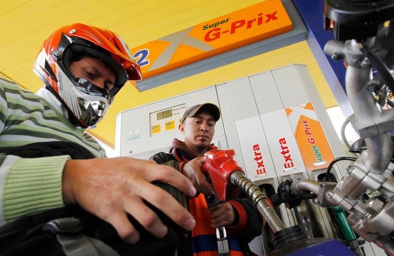 Ecuador anunció un aumento del 10% en el precio de la gasolina (REUTERS/ARCHIVO)