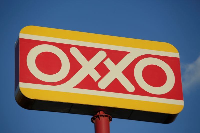 Imagen de archivo. El logotipo de la tienda de conveniencia Oxxo de Femsa se muestra en una de sus tiendas en Monterrey, México. 26 de agosto de 2018. REUTERS/Daniel Becerril