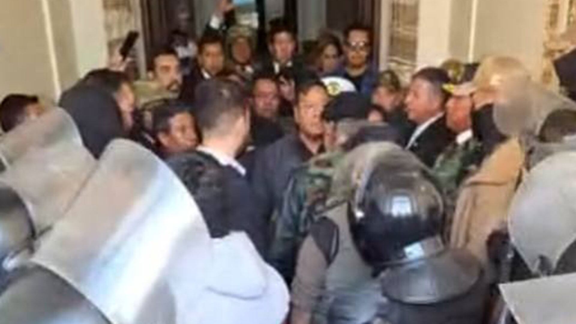 arce confrontó a zúñiga