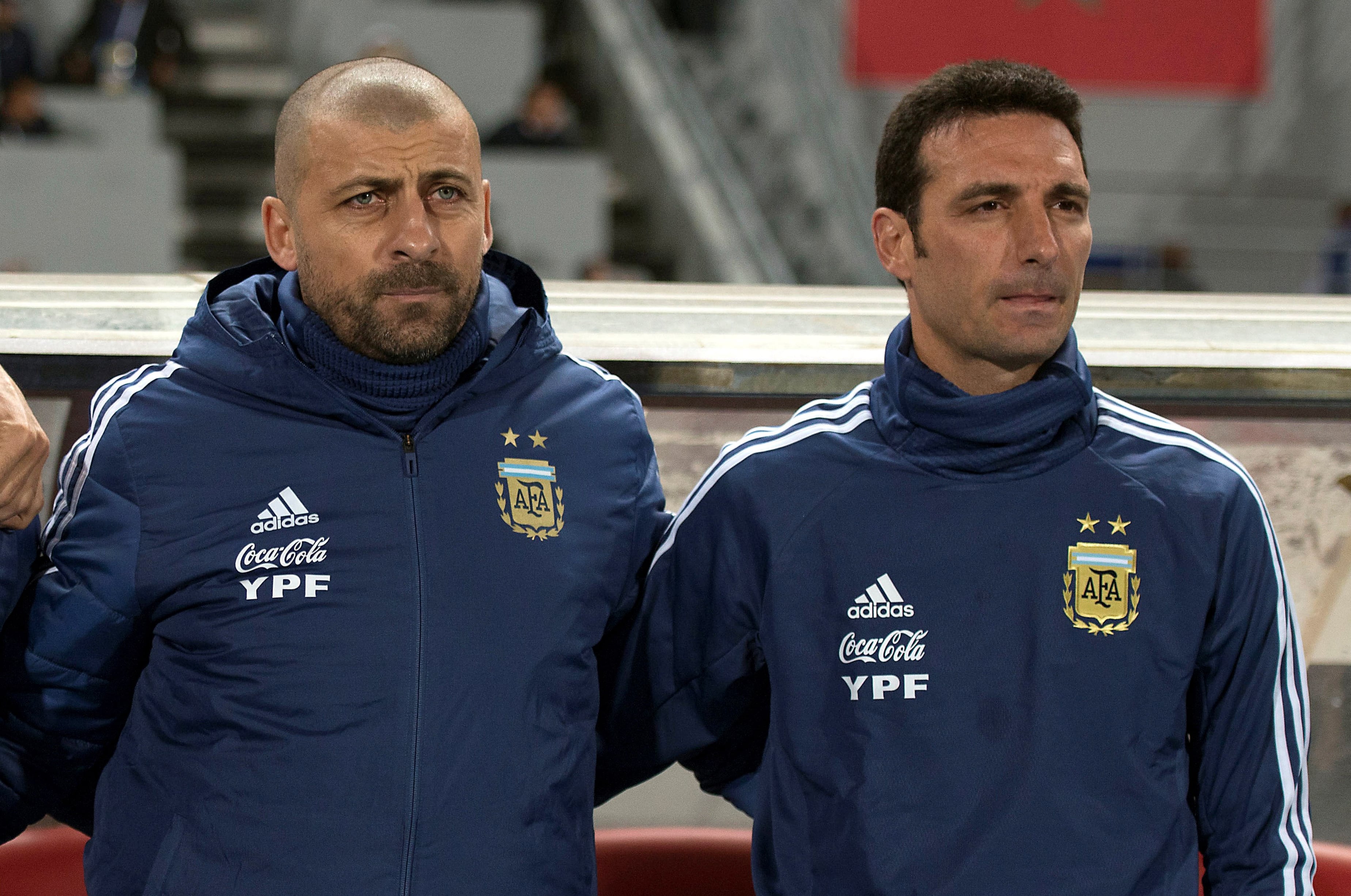 Walter Samuel y Lionel Scaloni juntos en la selección argentina (EFE/ Jalal Morchidi) 