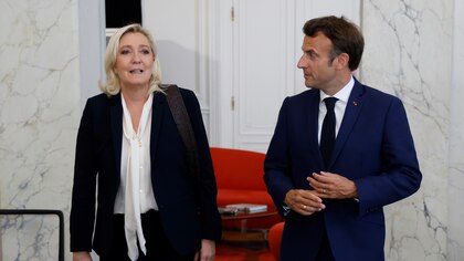 Los partidos franceses buscan crear un frente contra la extrema derecha tras la victoria de Marine Le Pen en las elecciones legislativas
