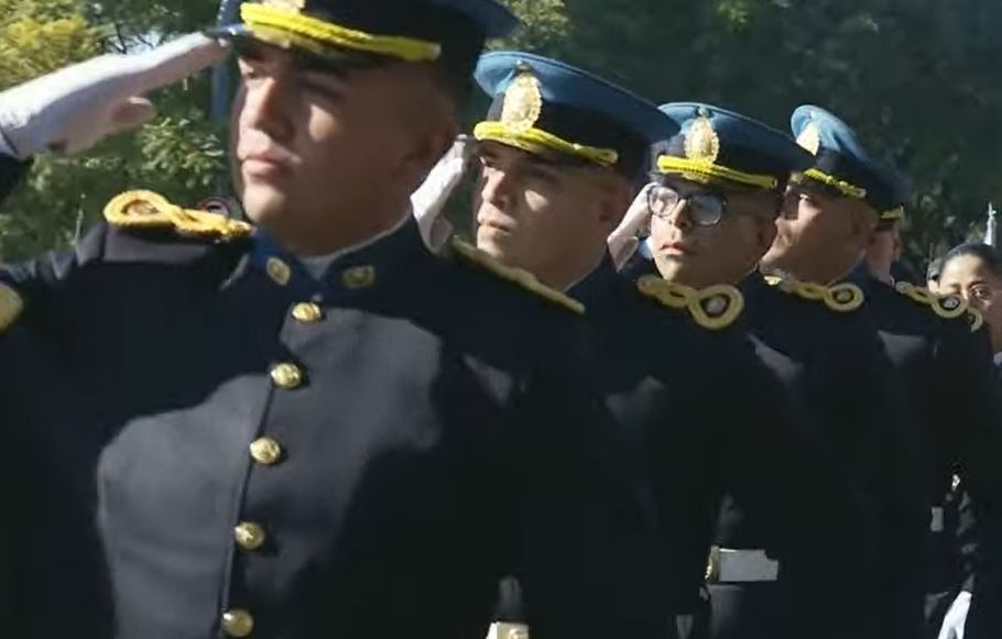 Policía desfile militar 9 de Julio