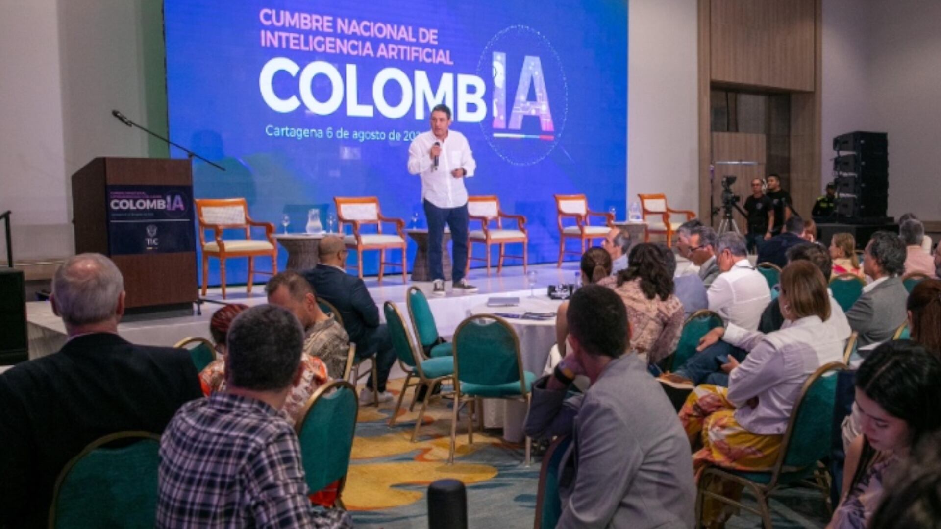 El ministro de las TIC, Mauricio Lizcano, dio inicio al evento ColombIA con el que se busca establecer lineamientos para el uso y el desarrollo de la Inteligencia Artificial en América Latina. (Crédito: Ministerio de las TIC).