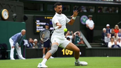 Polémica en Wimbledon por la rodillera que utilizó Novak Djokovic tras la operación que se realizó