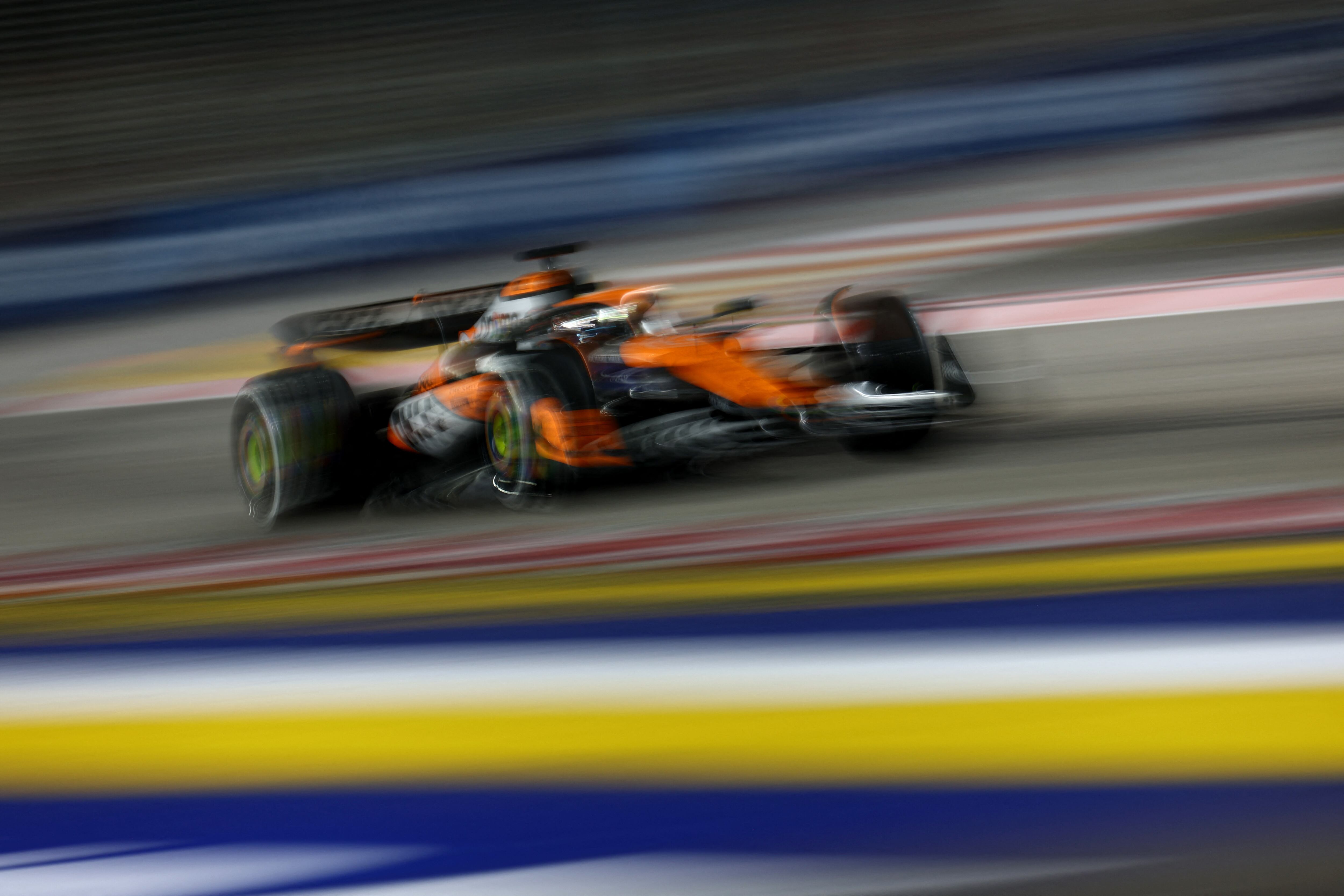 Los McLaren vuelve a ser figuras en la Fórmula 1 (REUTERS/Edgar Su)